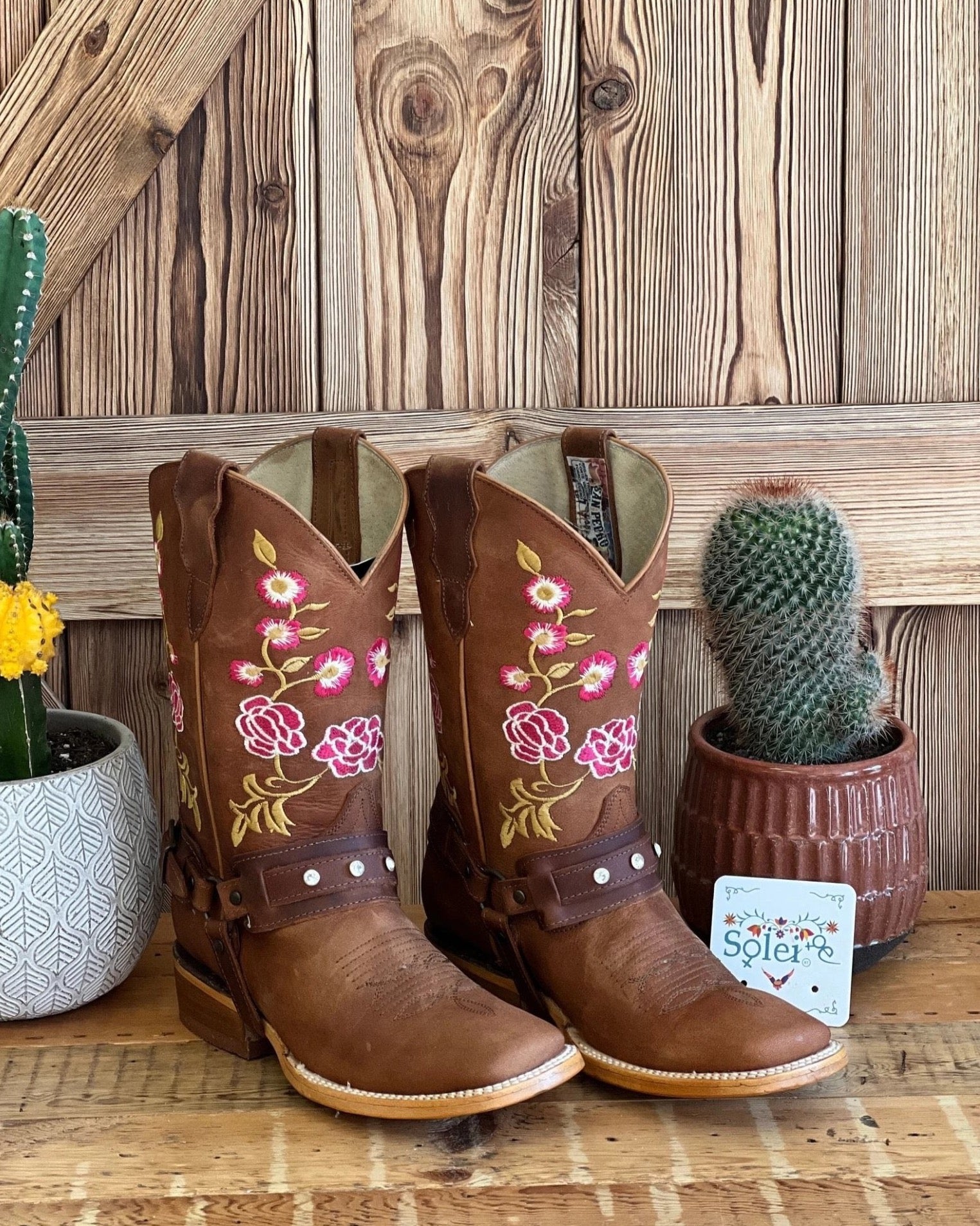 Artisanal Mexican Leather Floral Embroidered Boots. Clavel Rosa Boots - Solei Store