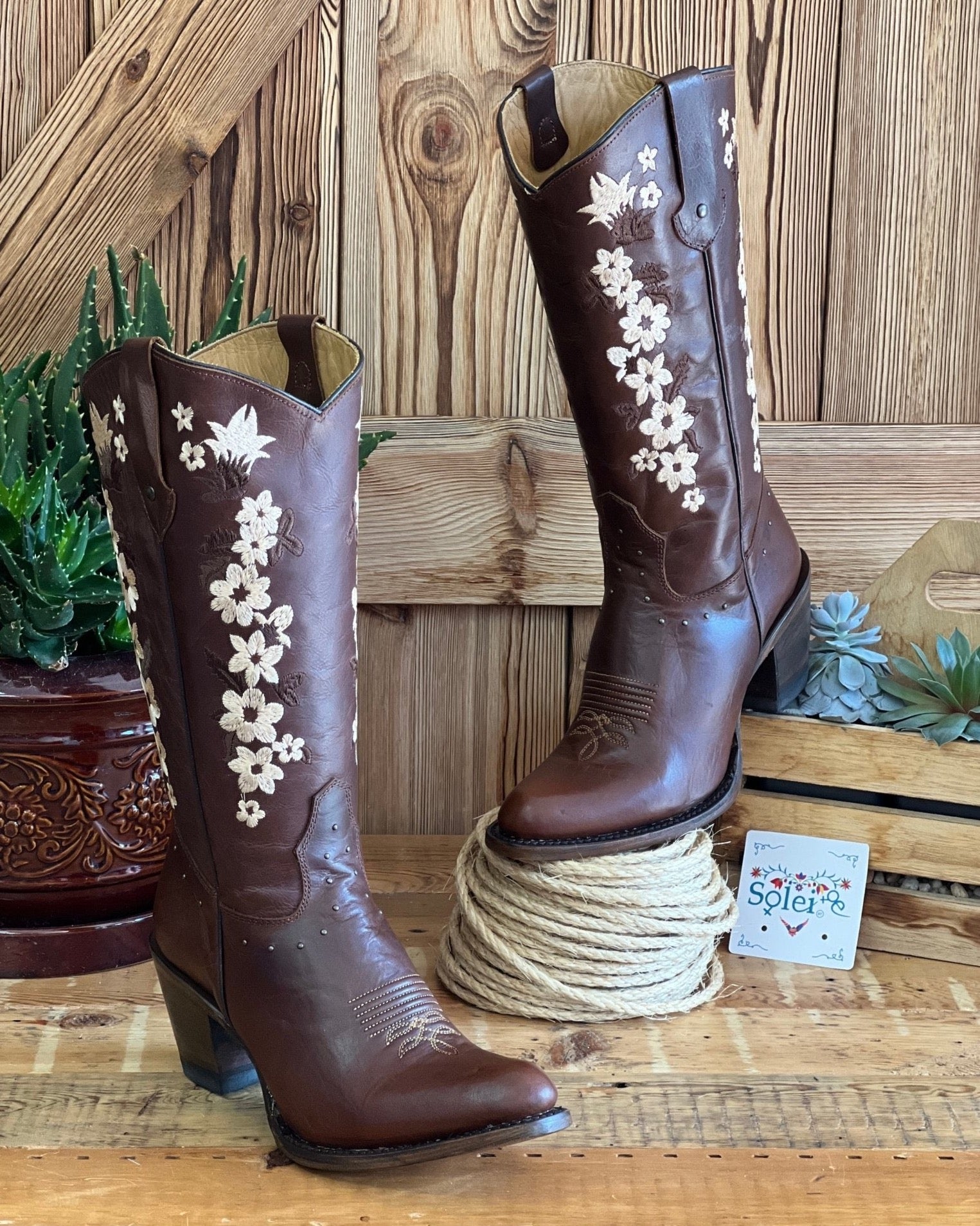 Artisanal Mexican Leather Floral Embroidered Boots. Paloma Boots. - Solei Store