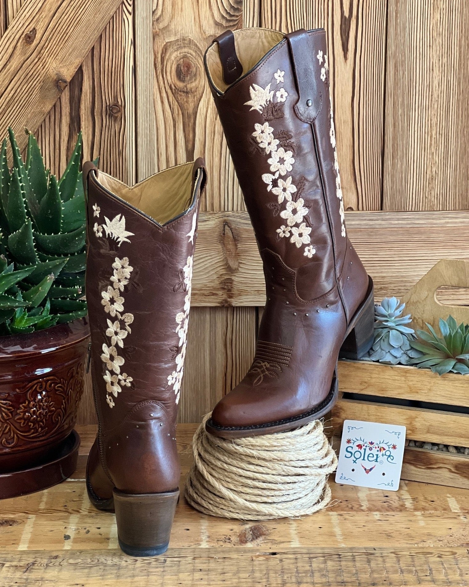 Artisanal Mexican Leather Floral Embroidered Boots. Paloma Boots. - Solei Store