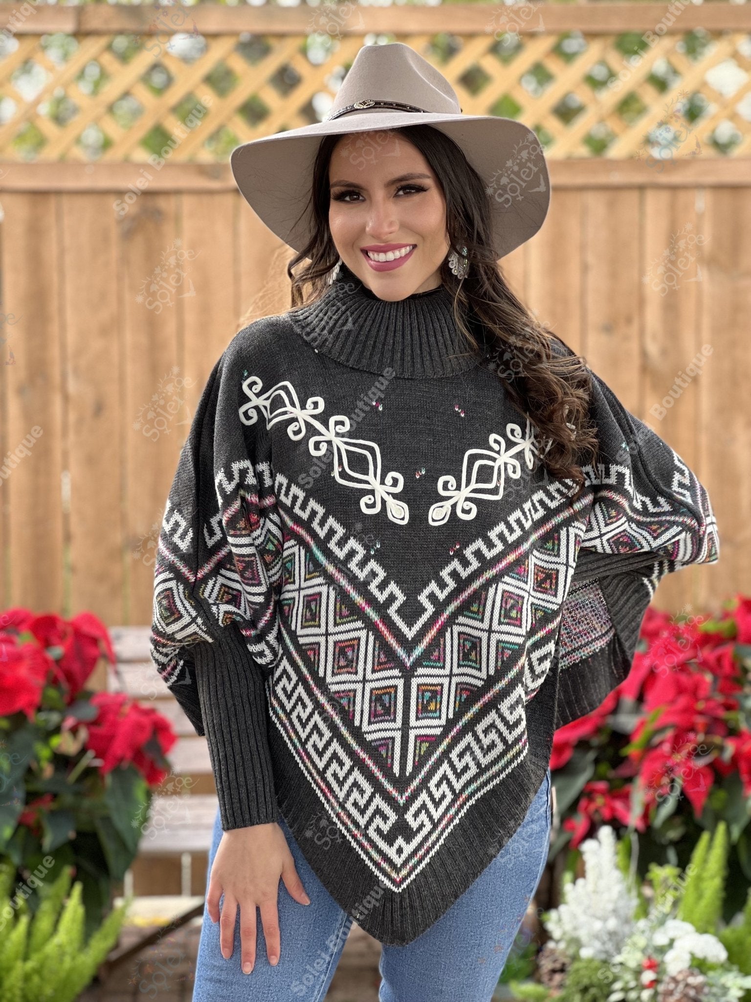 Artisanal Mexican Unisex Poncho. Capa Ruby. - Solei Store