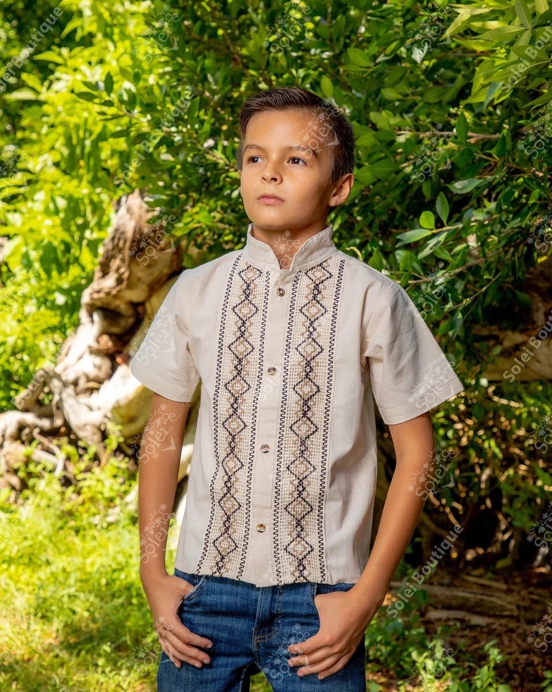 Boys Mexican Traditional Embroidered Guayabera. Guayabera Cristobal Niño - Solei Store