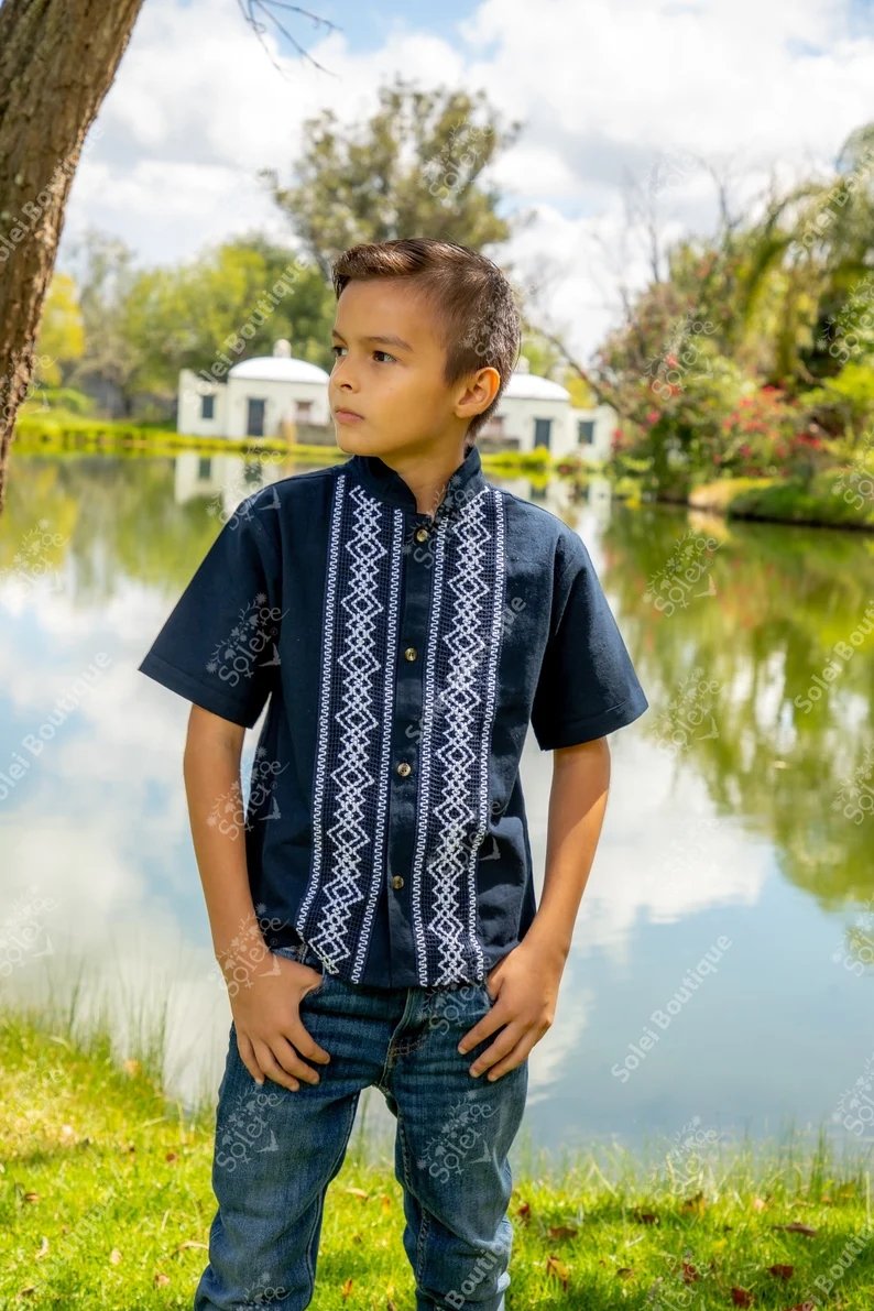 Boys Mexican Traditional Embroidered Guayabera. Guayabera Cristobal Niño - Solei Store