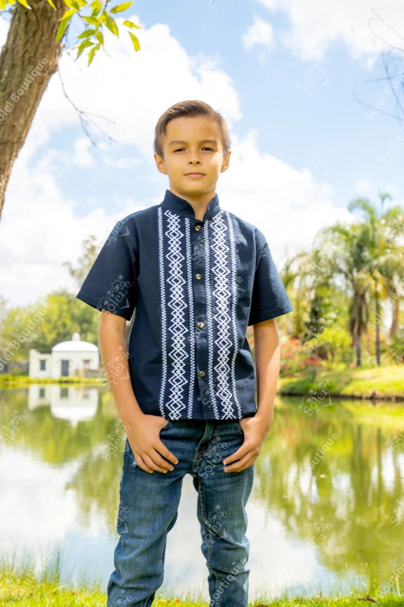 Boys Mexican Traditional Embroidered Guayabera. Guayabera Cristobal Niño - Solei Store