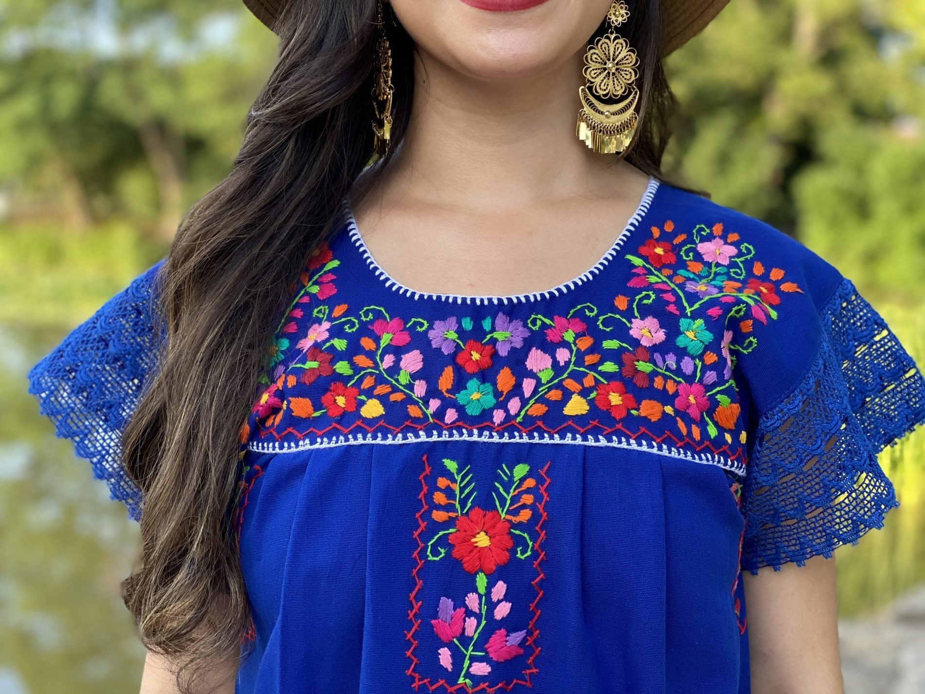 Colorful floral mexican dress. Floral Embroidered Mexican Dress with beautiful lace details on the sleeve and lower part of the skirt. - Solei Store