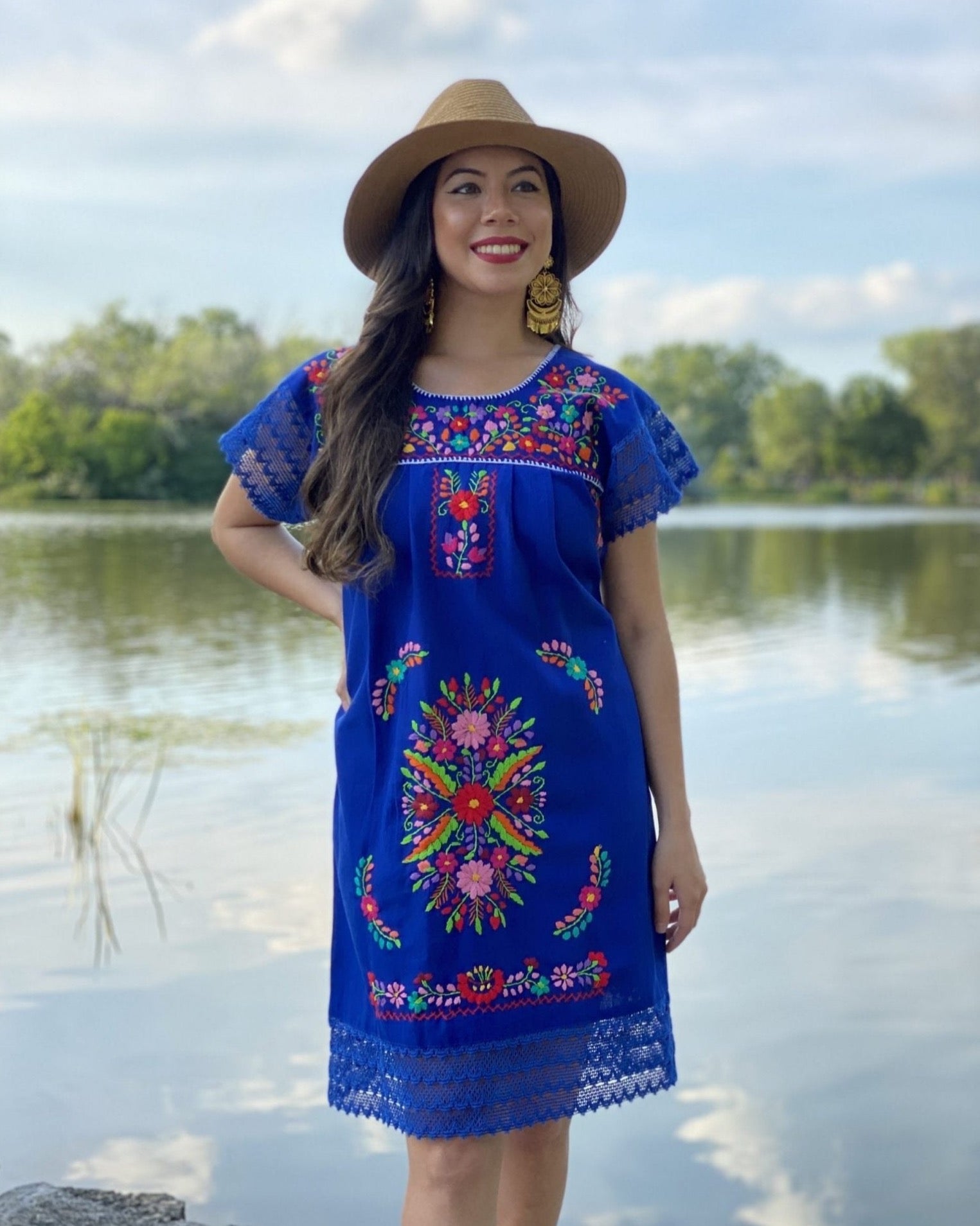 Colorful floral mexican dress. Floral Embroidered Mexican Dress with beautiful lace details on the sleeve and lower part of the skirt. - Solei Store