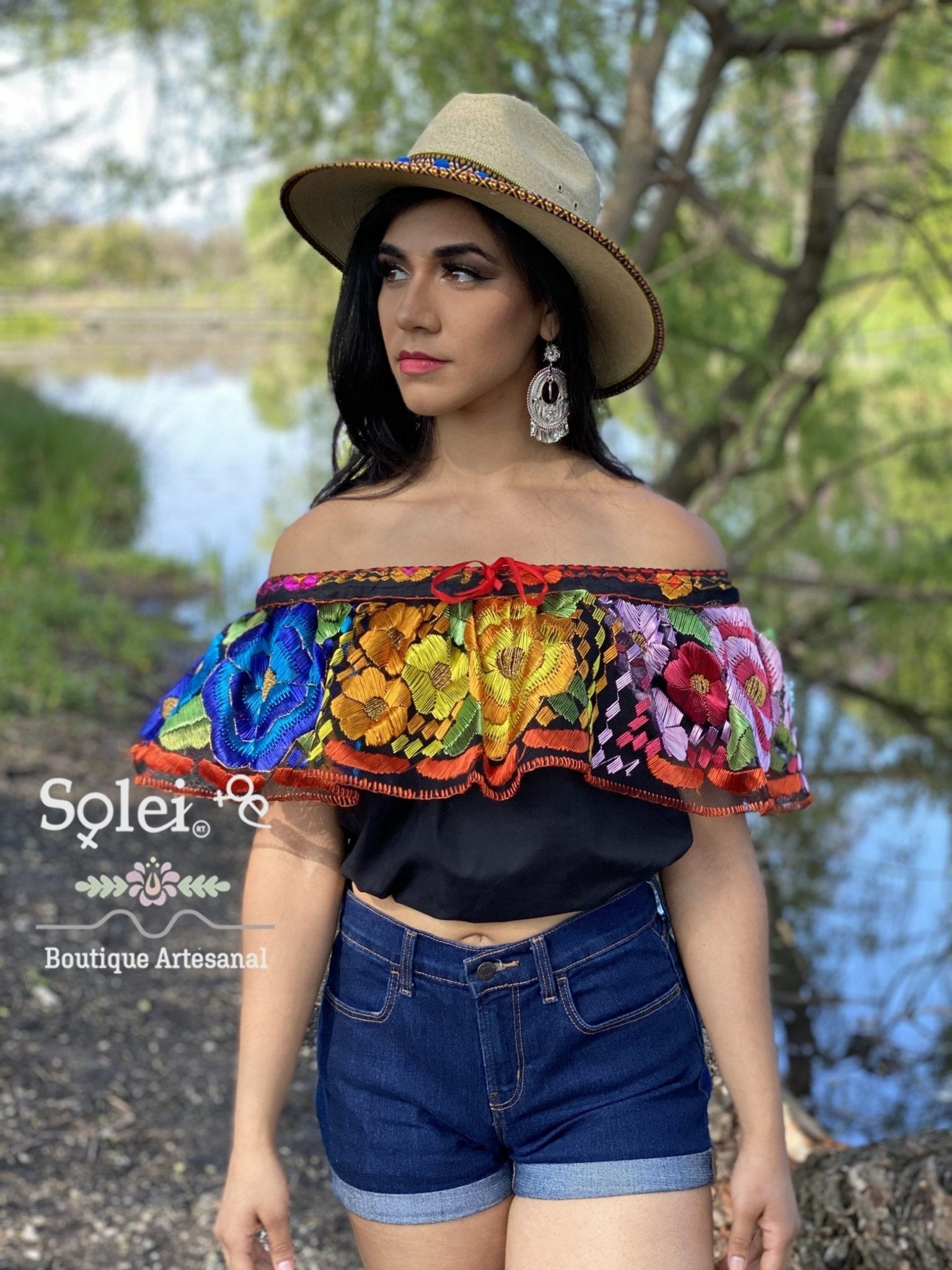 Crop Top Chiapaneco. Floral Embroidered Mexican Crop Top. - Solei Store