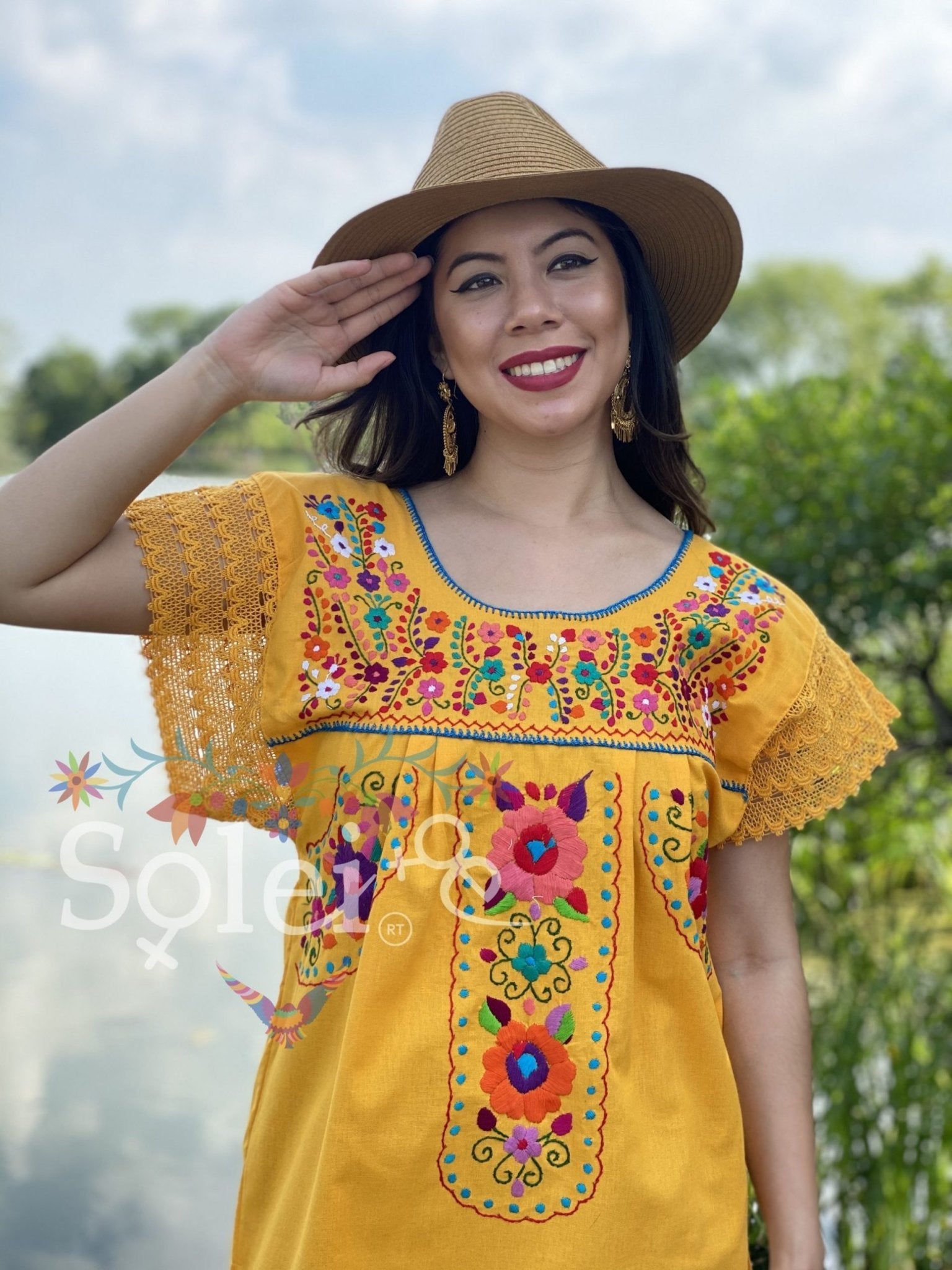 De la Rosa Blouse Short sleeves Tunic blouse with lace details, colorful flowers hand embroidered - Solei Store