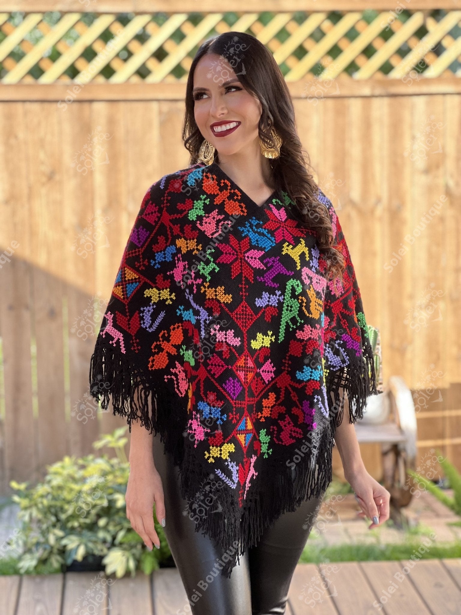 Hand Embroidered Mexican Poncho. Artisanal Mexican Poncho. Mañanita Esquinero. - Solei Store