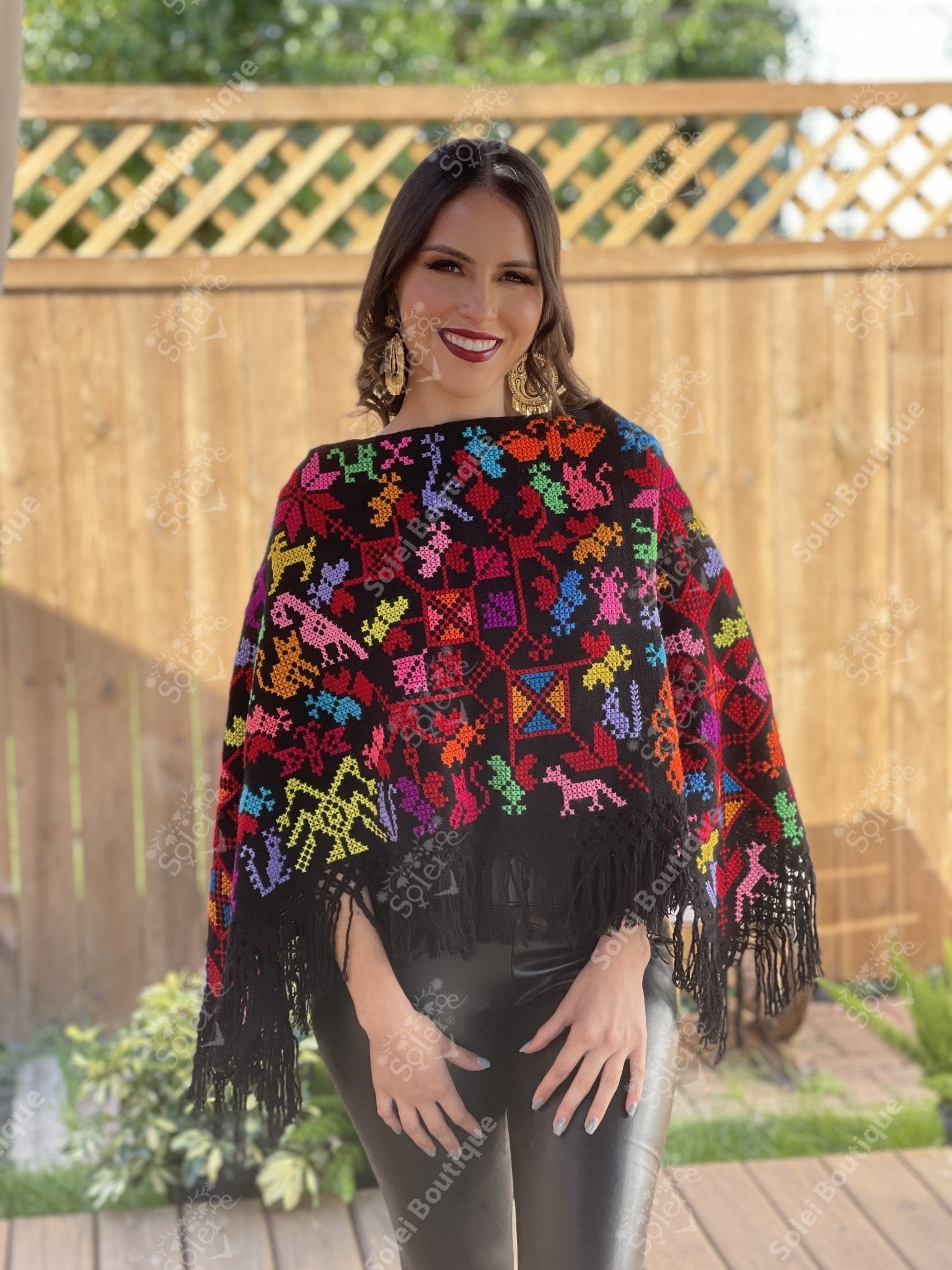 Hand Embroidered Mexican Poncho. Artisanal Mexican Poncho. Mañanita Esquinero. - Solei Store