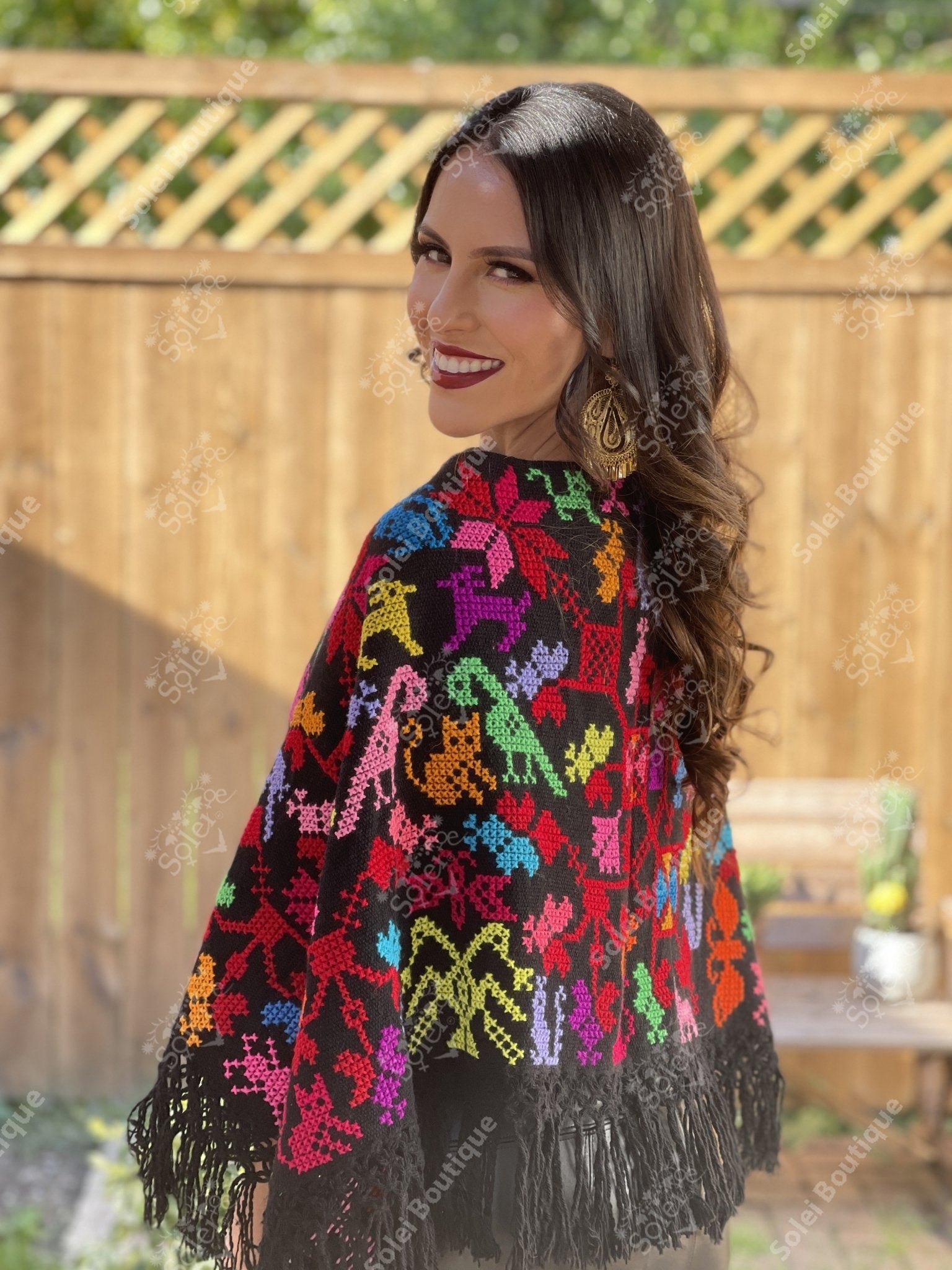 Hand Embroidered Mexican Poncho. Artisanal Mexican Poncho. Mañanita Esquinero. - Solei Store