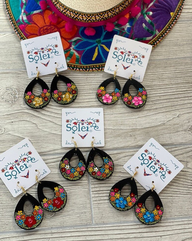 Hand Painted Artisanal Earrings. Dangle Earrings. Mexican Floral Earrings. Arracada Gota - Solei Store