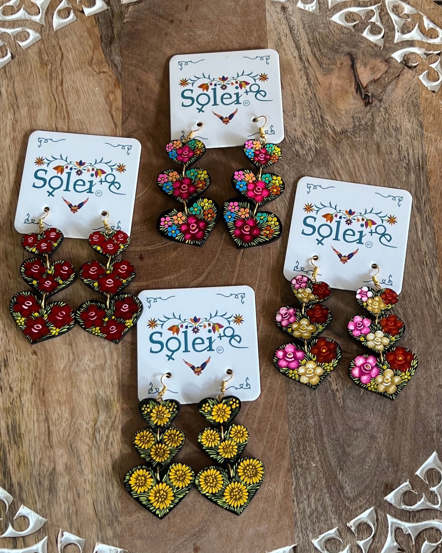 Hand Painted Dangle Artisanal Earrings. Aretes Corazones. - Solei Store