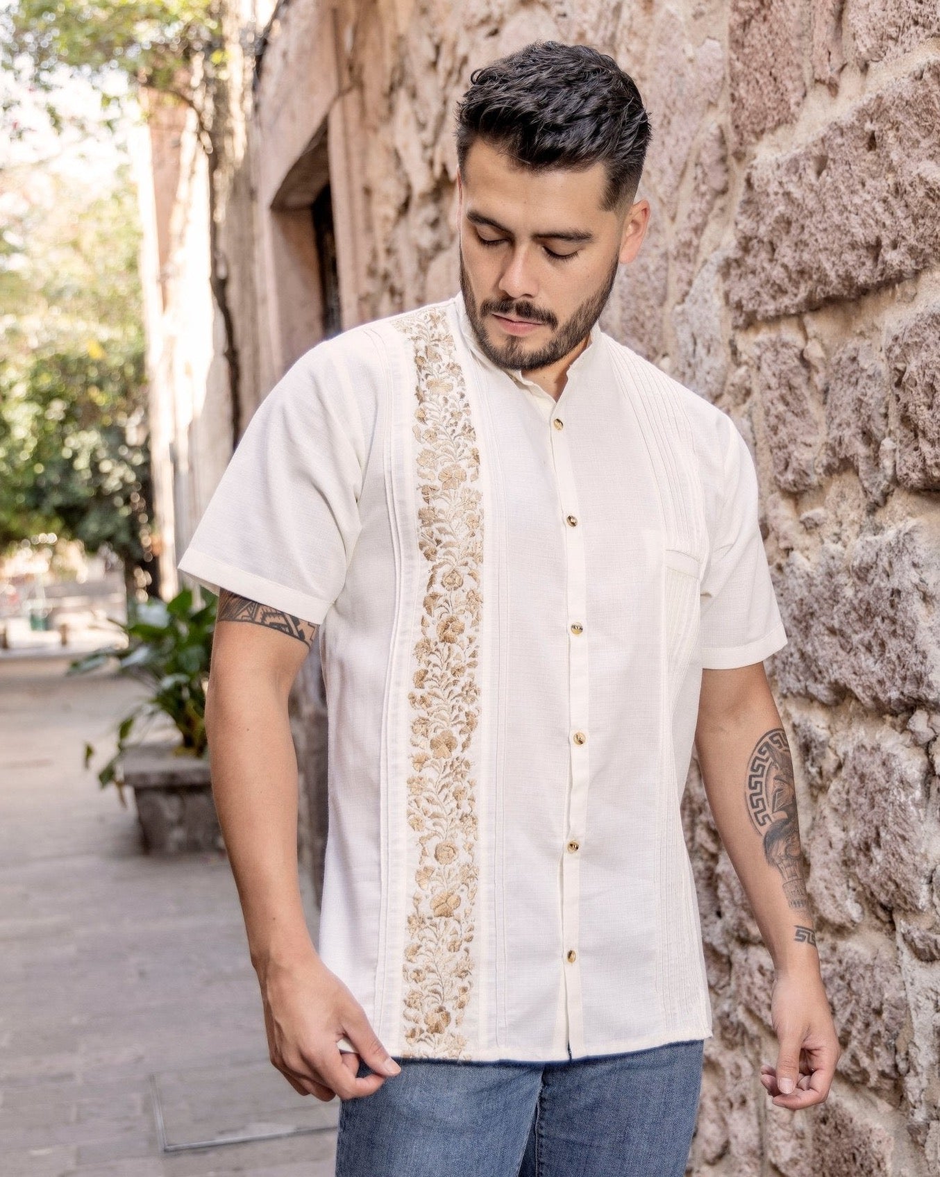 Men's Mexican Floral Embroidered Guayabera. Guayabera San Antonino Sencilla - Solei Store
