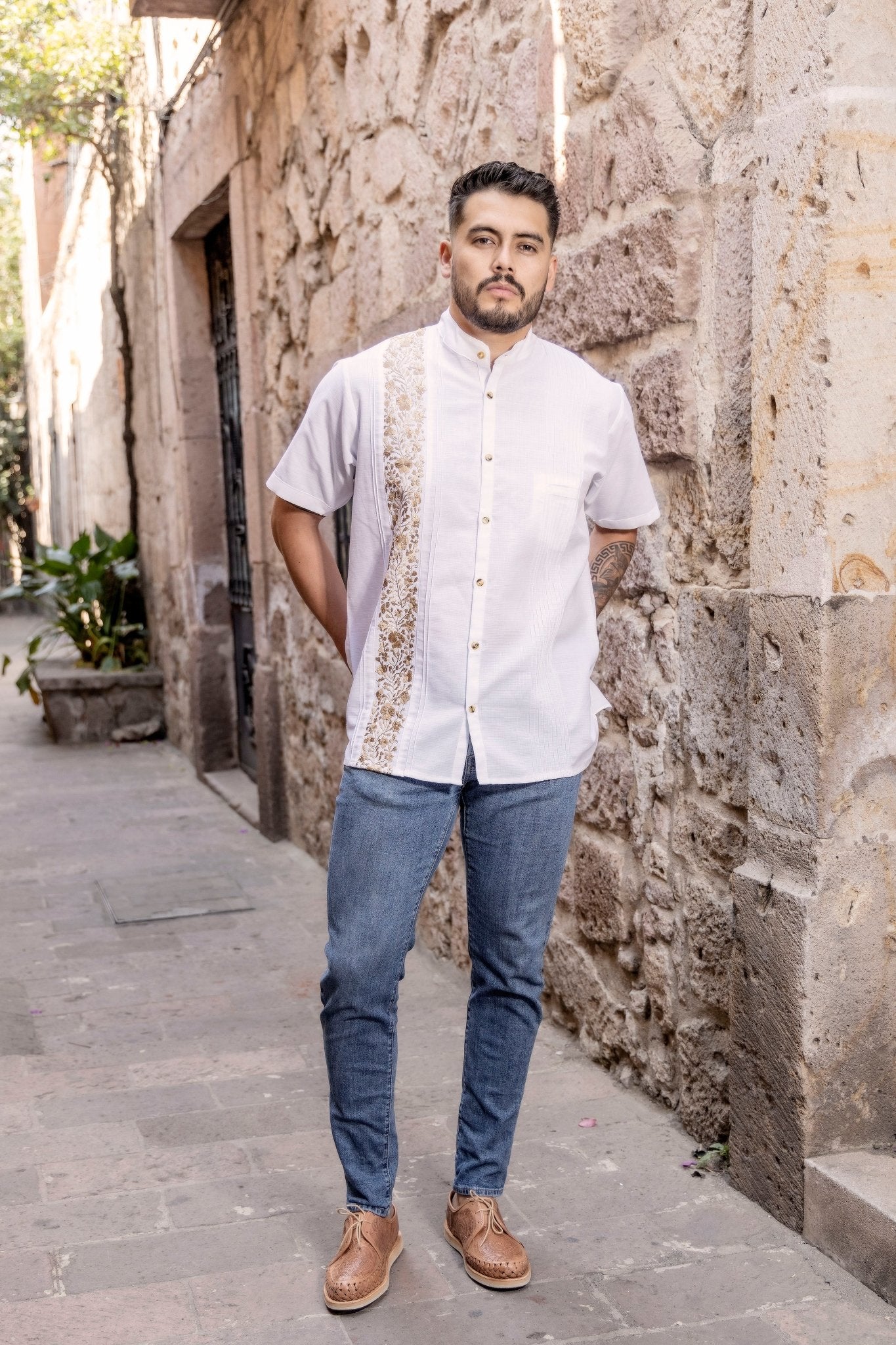 Men's Mexican Floral Embroidered Guayabera. Guayabera San Antonino Sencilla - Solei Store