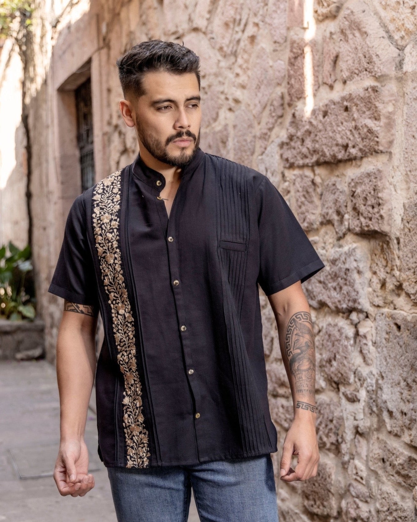 Men's Mexican Floral Embroidered Guayabera. Guayabera San Antonino Sencilla - Solei Store