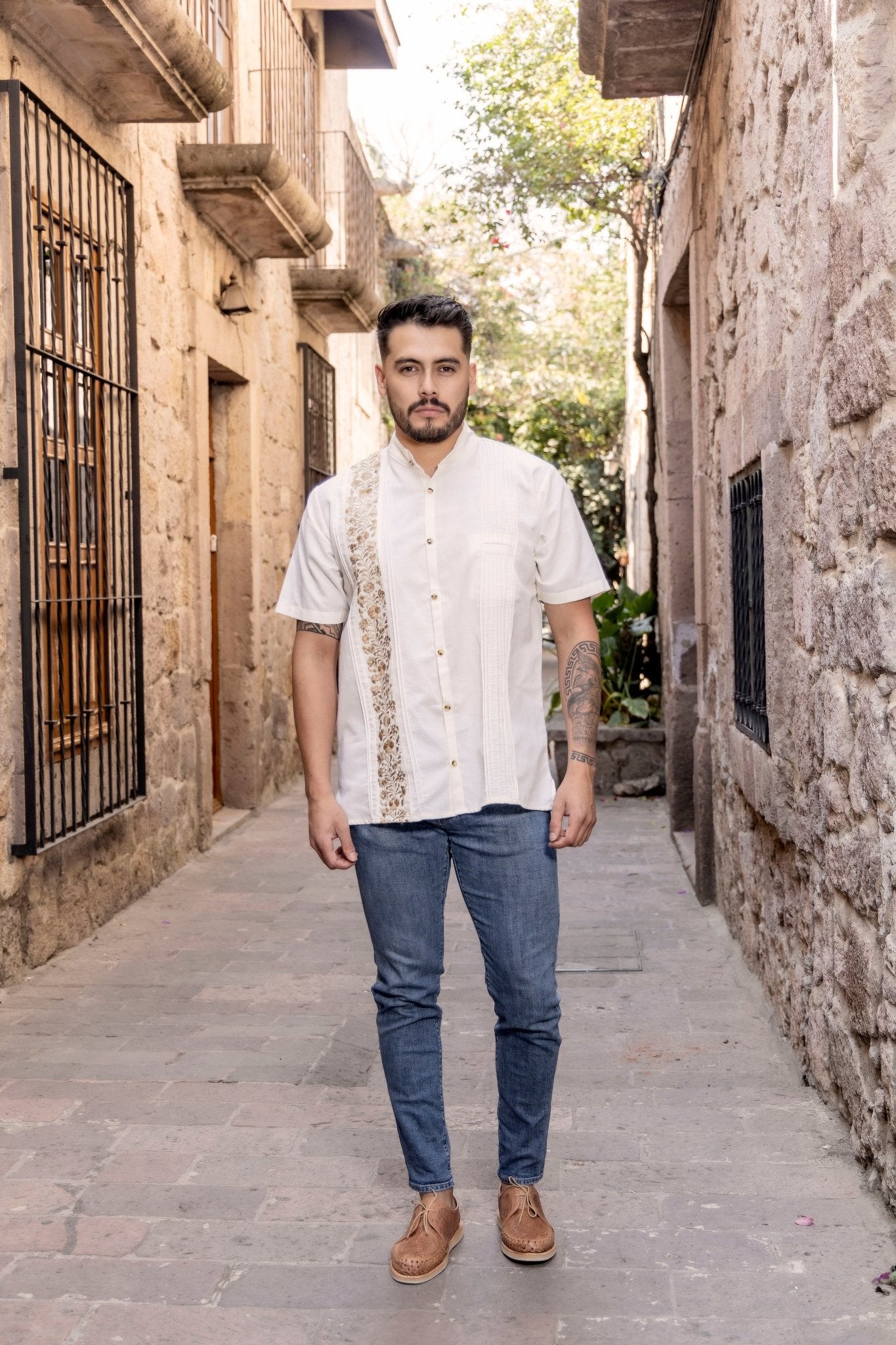 Men's Mexican Floral Embroidered Guayabera. Guayabera San Antonino Sencilla - Solei Store