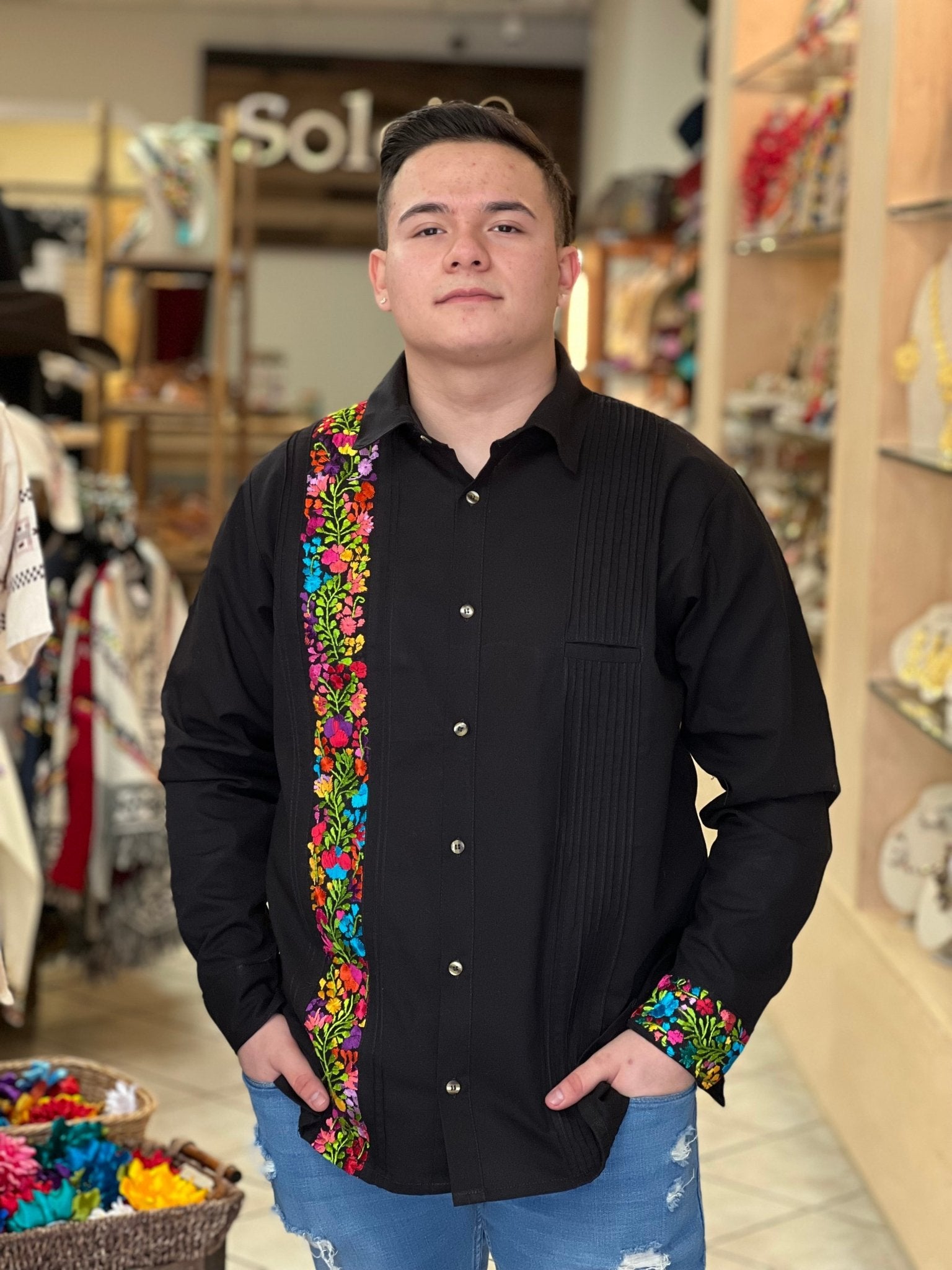 Men's Mexican Traditional Floral Embroidered Guayabera. Guayabera San Antonino Sencilla - Solei Store