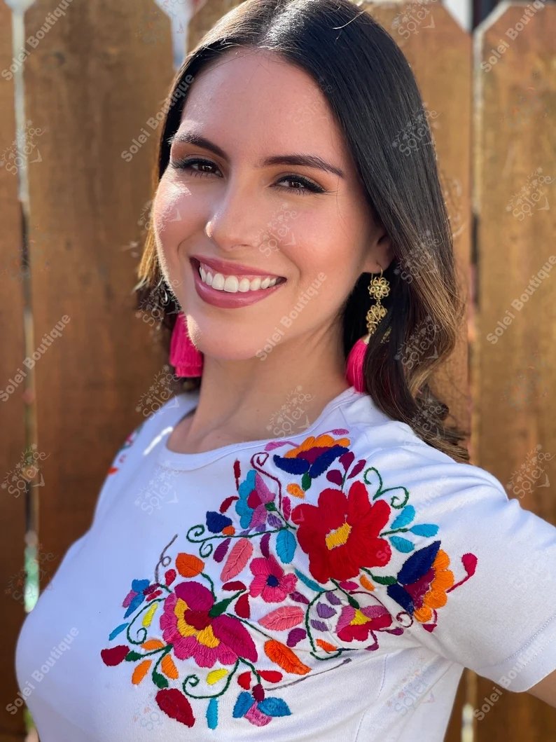 Mexican Artisanal Floral Embroidered T-Shirt. T-Shirt Carolina - Solei Store