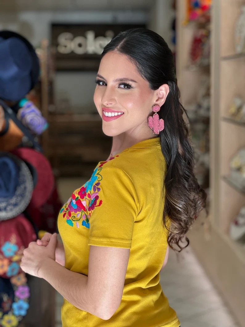 Mexican Artisanal Floral Embroidered T-Shirt. T-Shirt Carolina - Solei Store