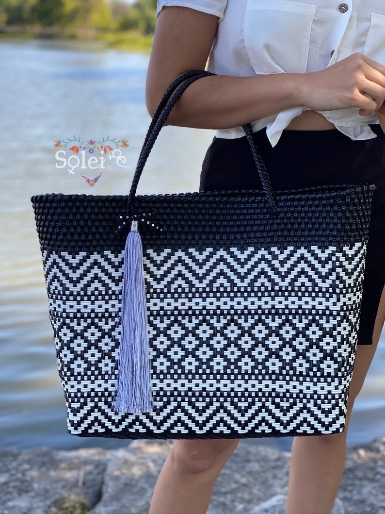 Mexican Artisanal Tote Bag with Tassel. Bolsa Tapatia - Solei Store