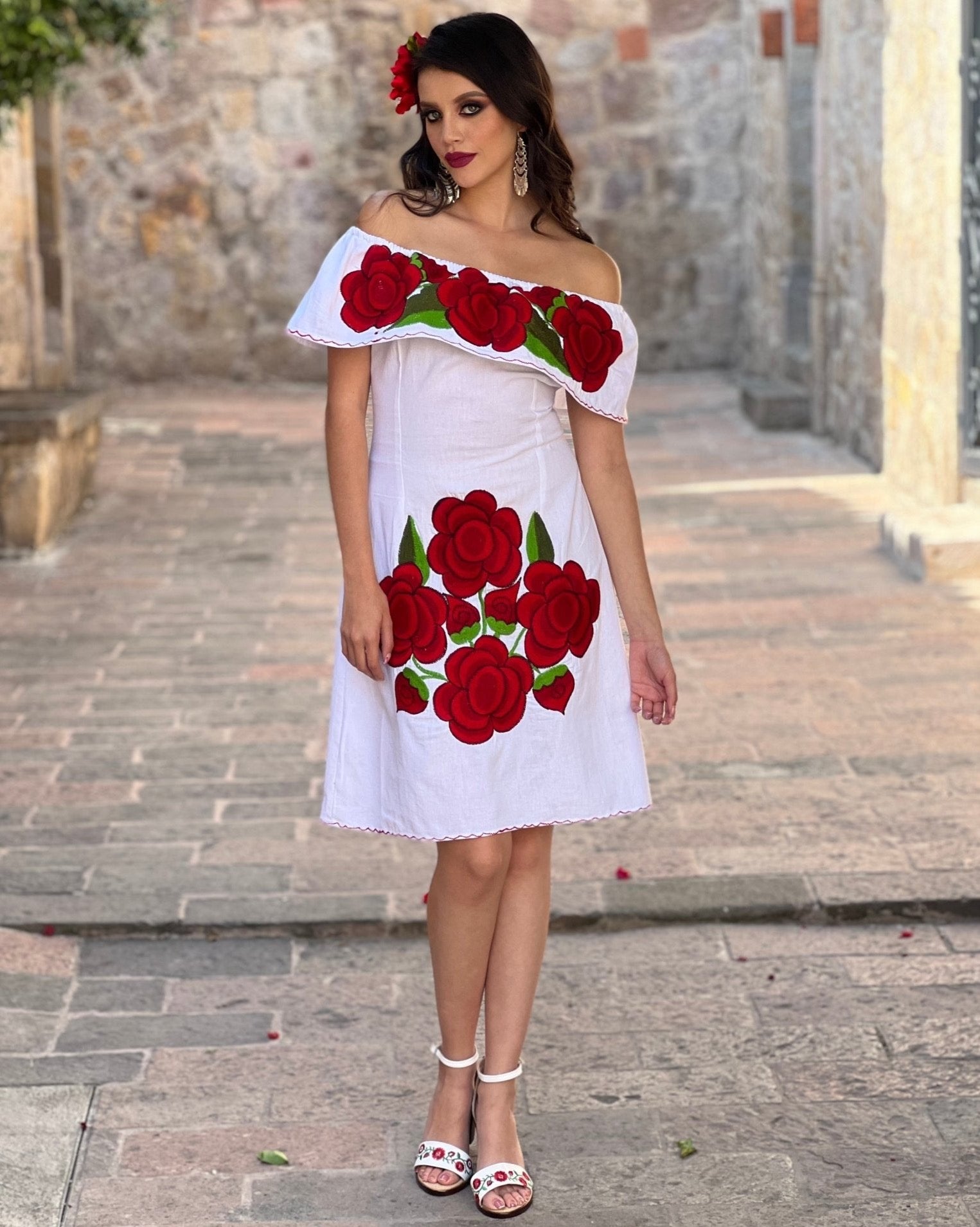 Mexican dress with embroidered red flowers. Vestido Xochitl - Solei Store