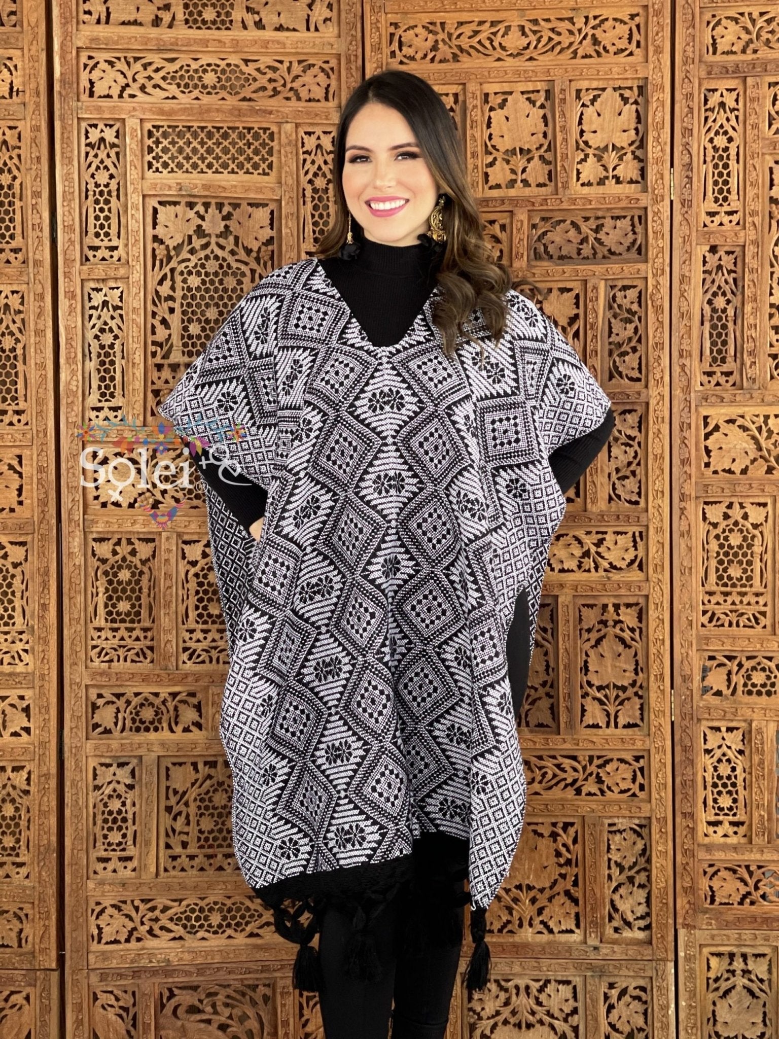 Mexican Ethnic Style Poncho. Gaban Artesano. - Solei Store