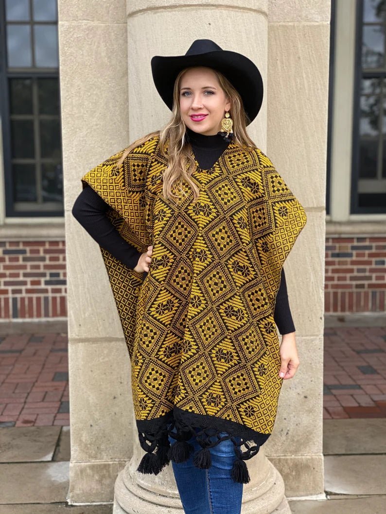 Mexican Ethnic Style Poncho. Gaban Artesano. - Solei Store