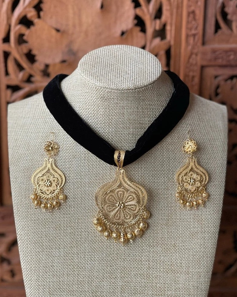 Mexican Filigree Choker and Earrings. Traditional Mexican Jewelry. Elegant Choker Necklace. Pera Margarita Esferas Terciopelo. - Solei Store