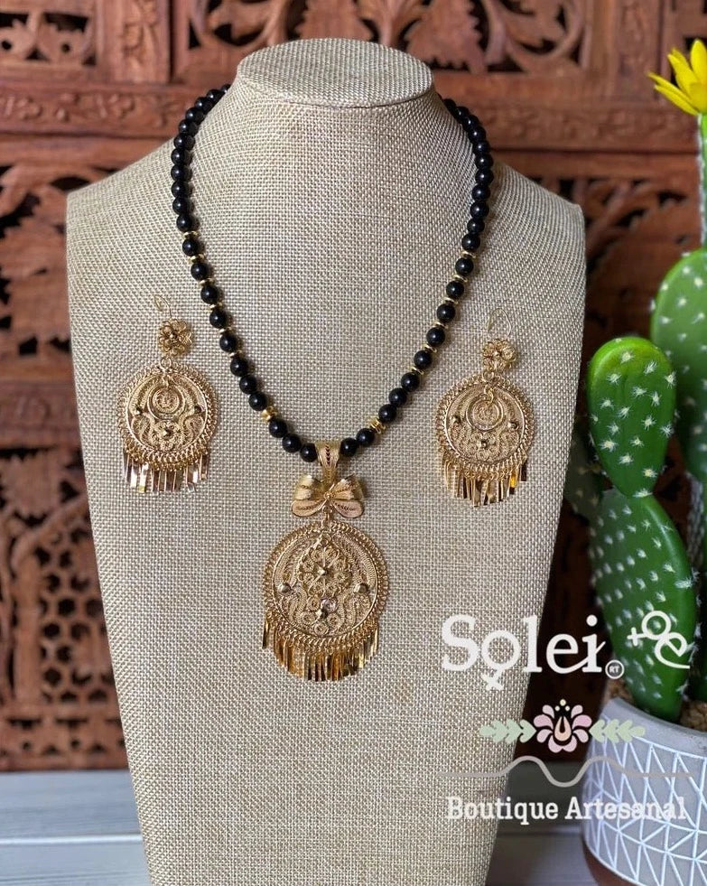 Mexican Filigree Earrings and Necklace. Set Encaje Redondo Perlas Negro (Dorado) - Solei Store