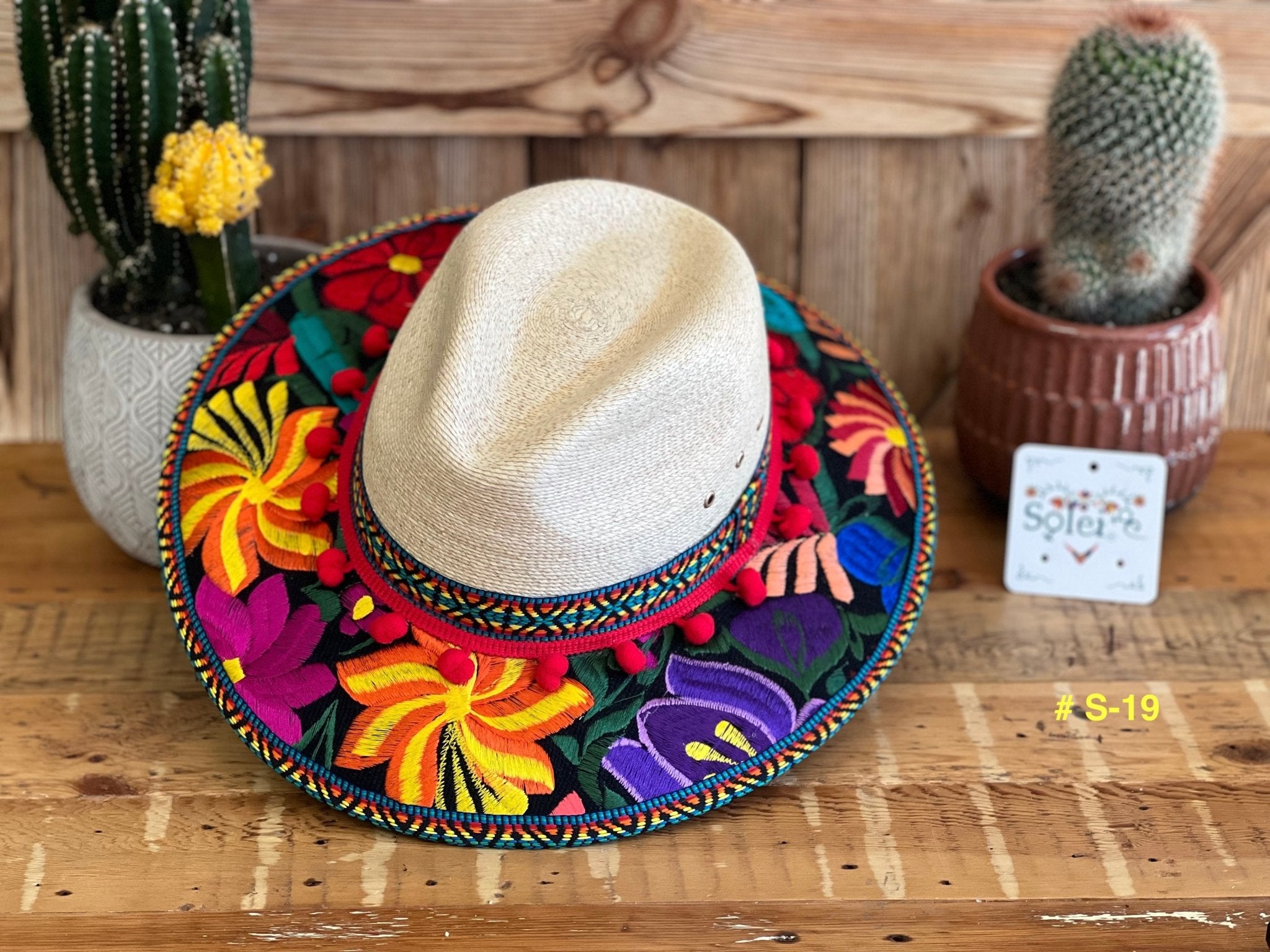 Mexican Floral Embroidered Palm Hat. Sombrero de Palma Bordado - Solei Store