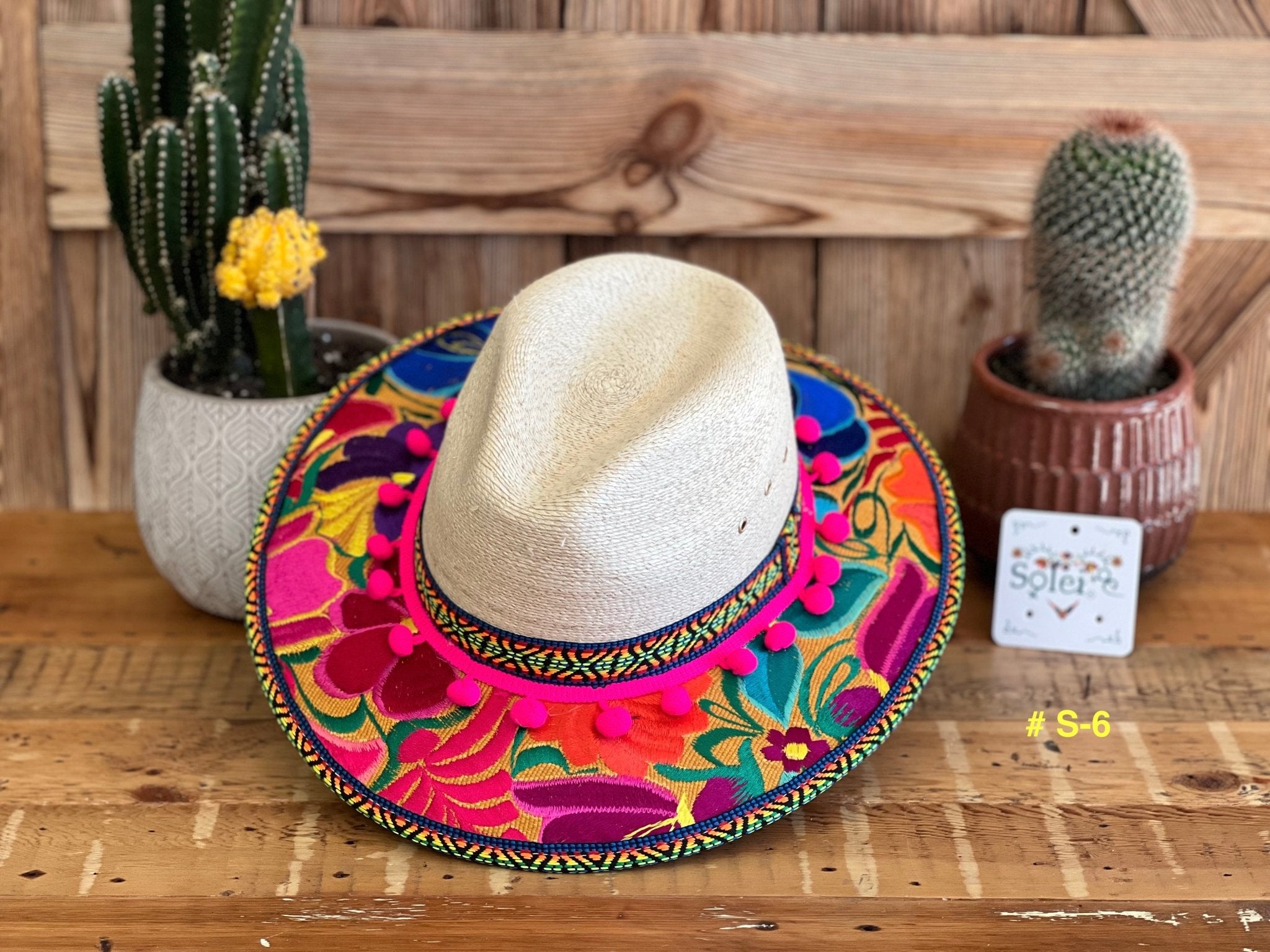 Mexican Floral Embroidered Palm Hat. Sombrero de Palma Bordado - Solei Store