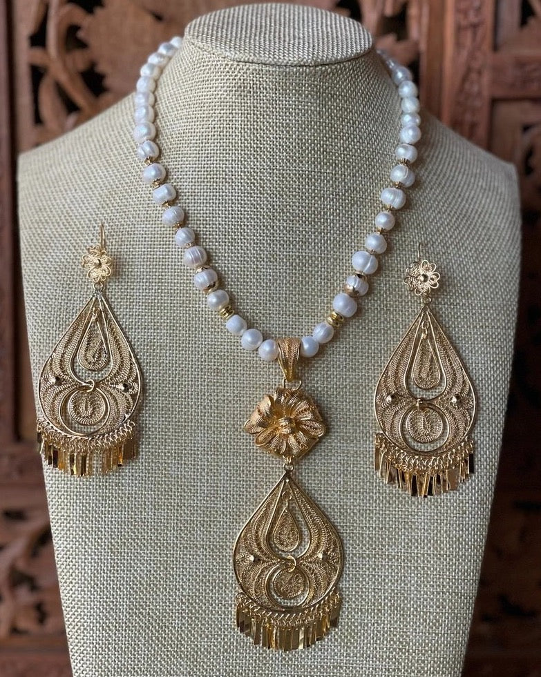 Mexican Gold Filigree Choker and Earrings. Traditional Mexican Jewelry. Elegant Choker Necklace. Pera Gota Perla Blanca - Solei Store