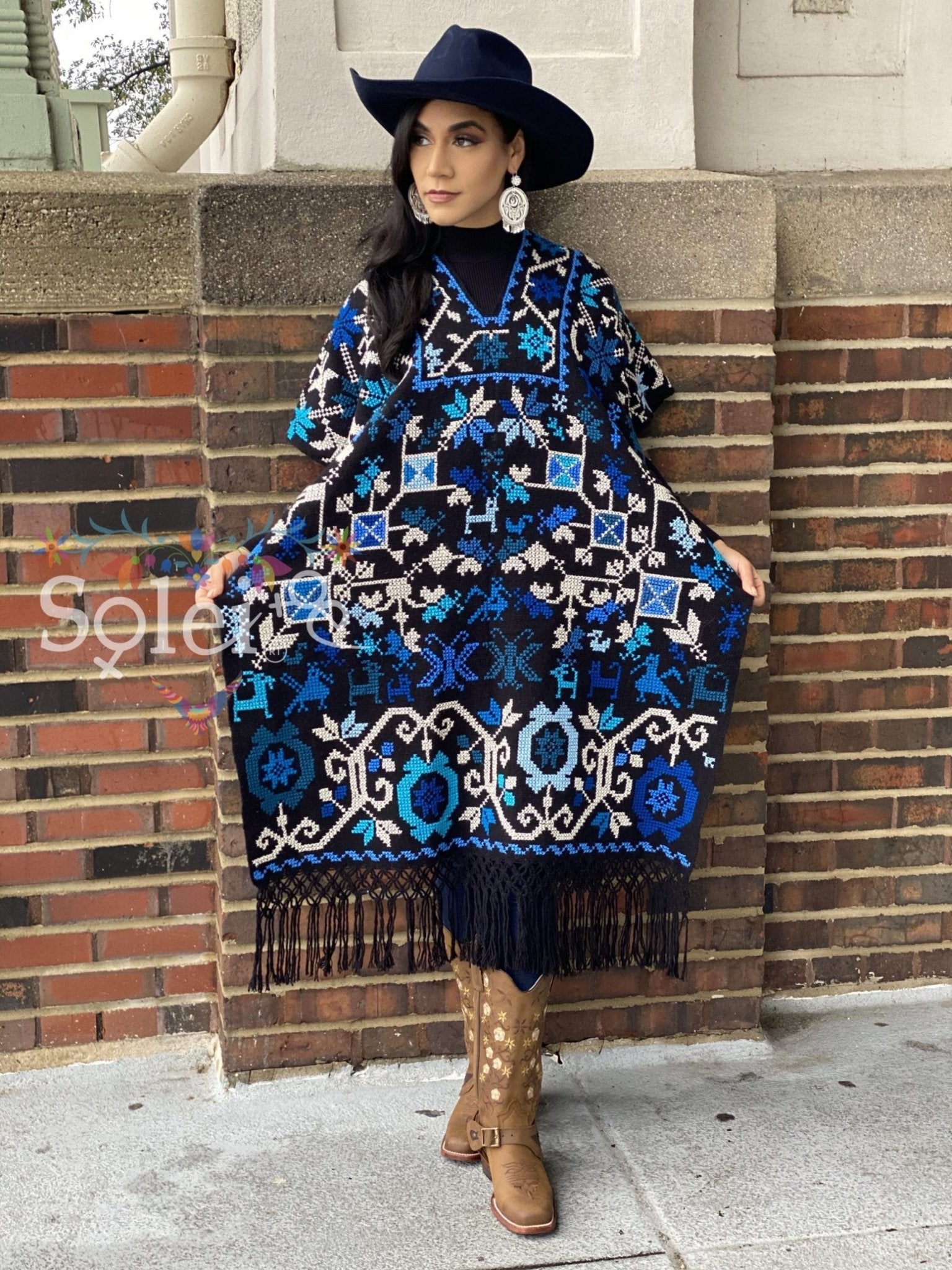 Mexican Hand Embroidered Poncho. Gaban Esquinero. - Solei Store