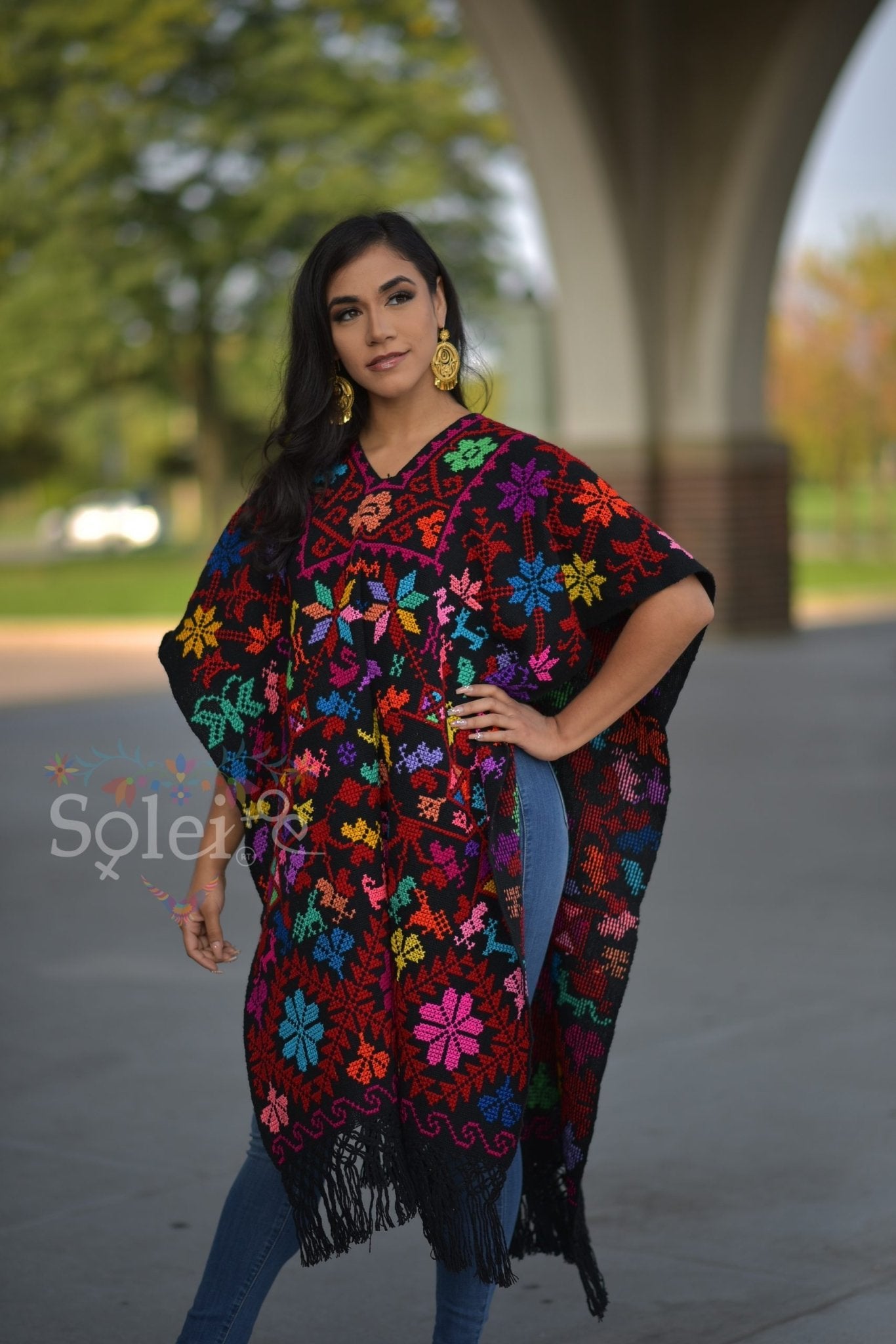 Mexican Hand Embroidered Poncho. Gaban Esquinero. - Solei Store
