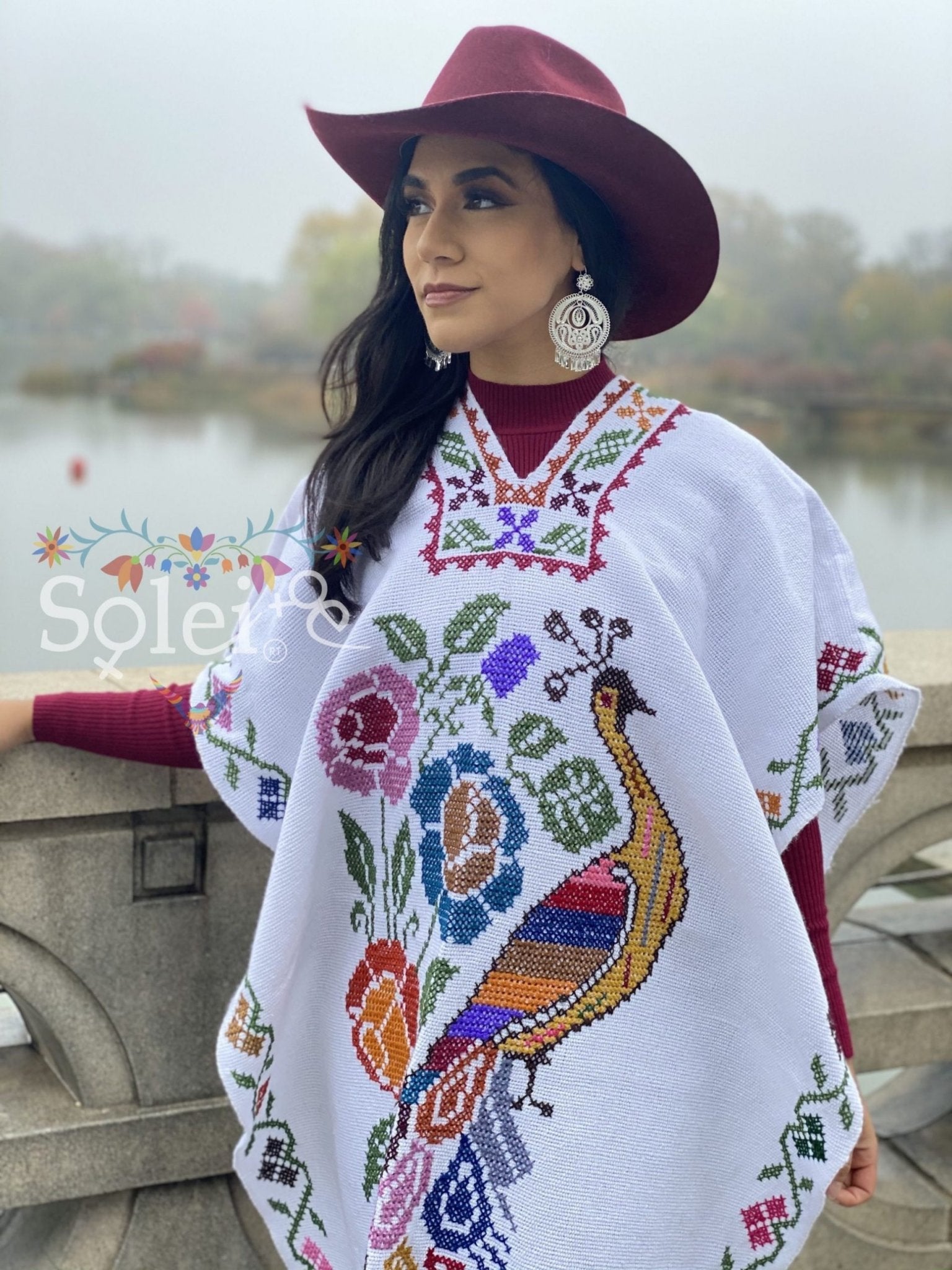 Mexican Hand Embroidered Poncho. Gaban Pavo Sencillo. - Solei Store