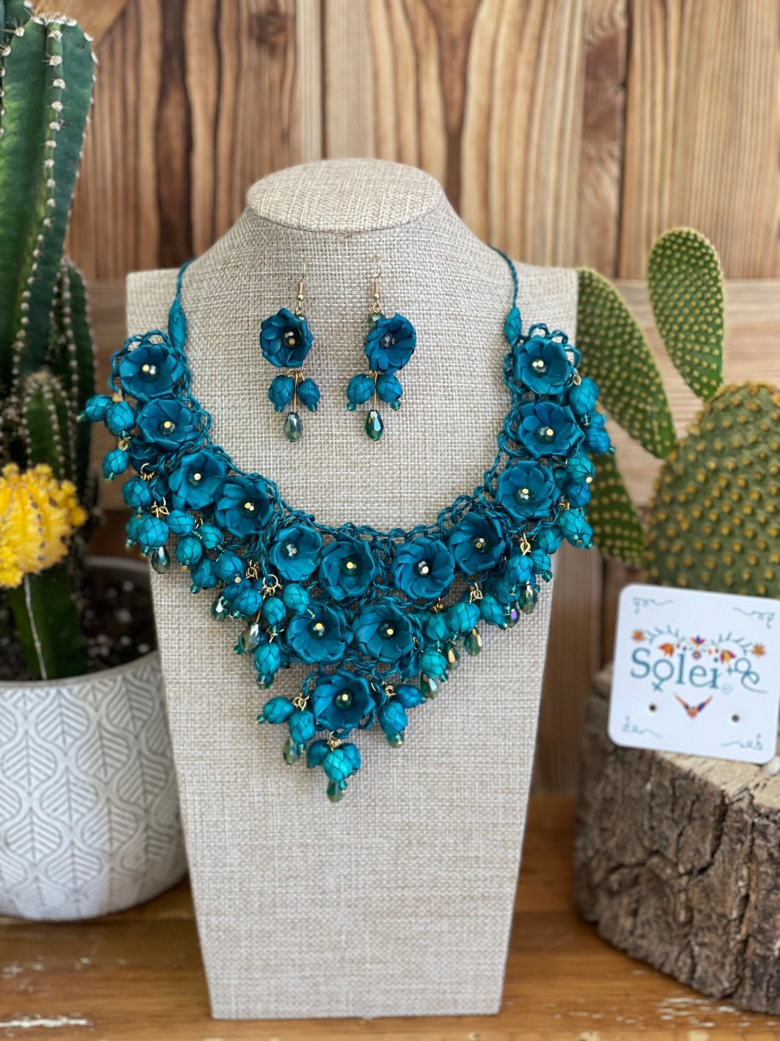Mexican Jewerly Set. Palm Leaf Flower Necklace and Earrings. Collar de Palma Corto - Solei Store
