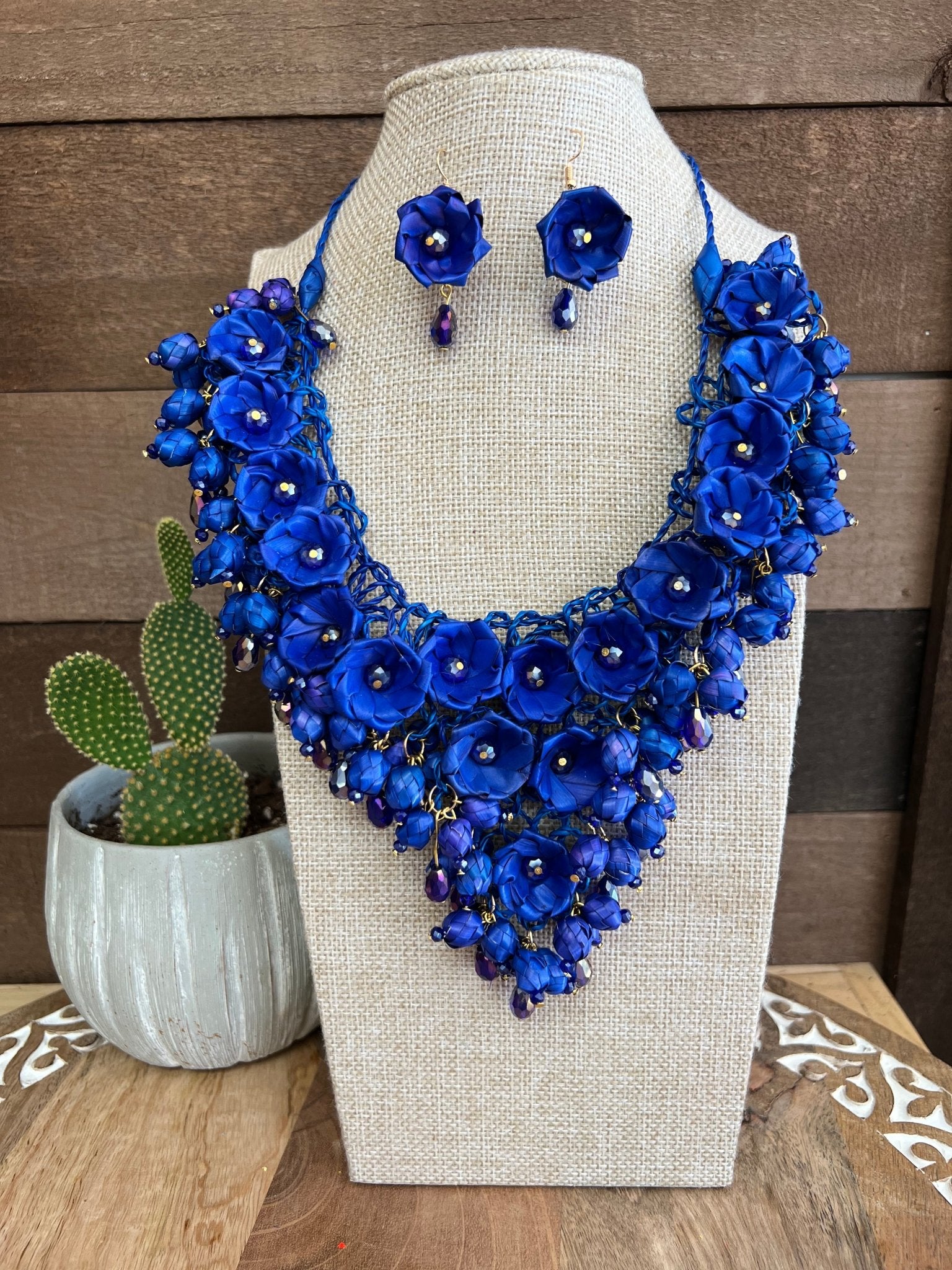 Mexican Palm Leaf Flower Necklace and Earrings Jewelry Set. Collar de Palma Corto. - Solei Store