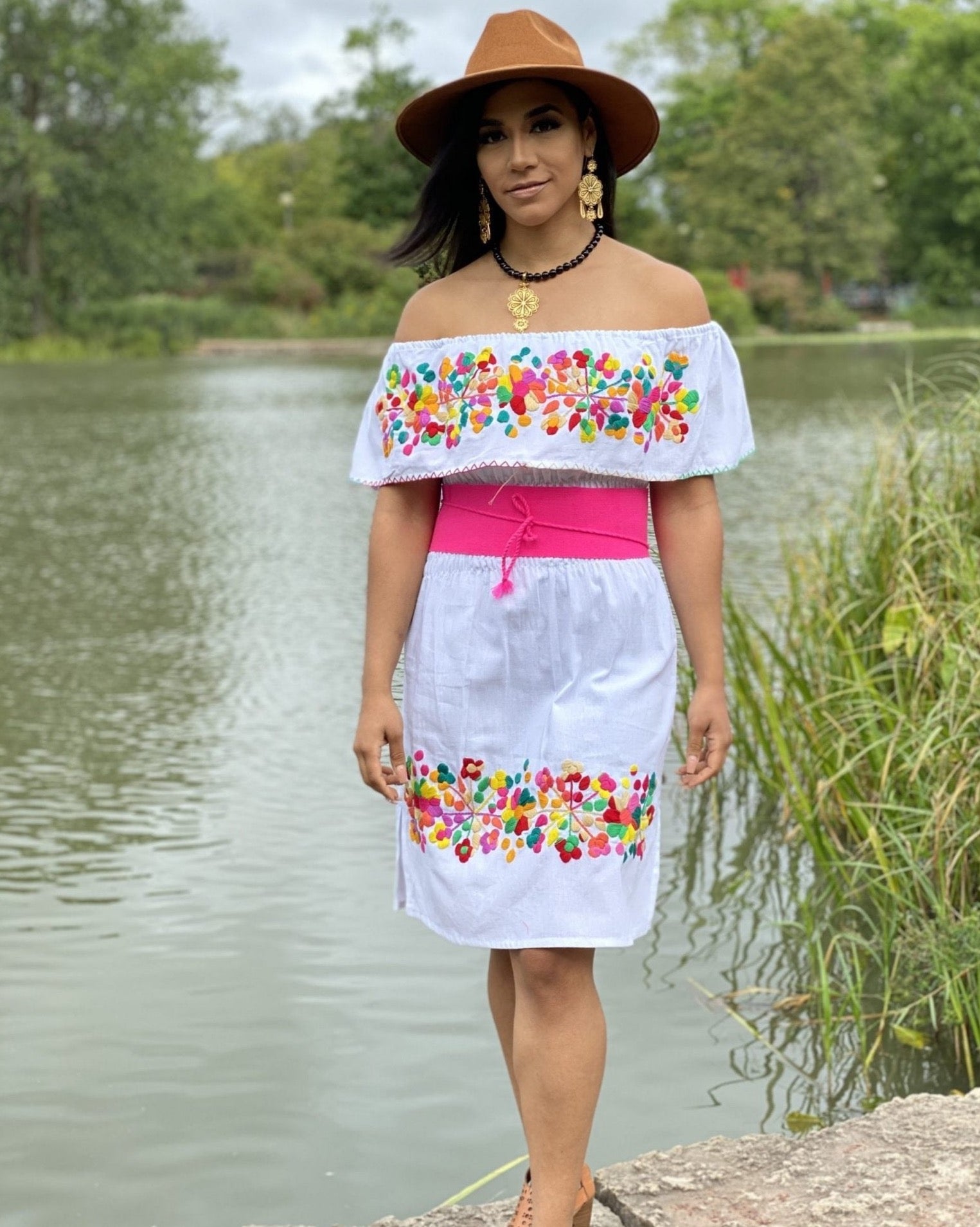 Mexican Peasant style dress. Off the shoulder dress with floral embroidery. Hand embroidered dress. Belt included - Solei Store