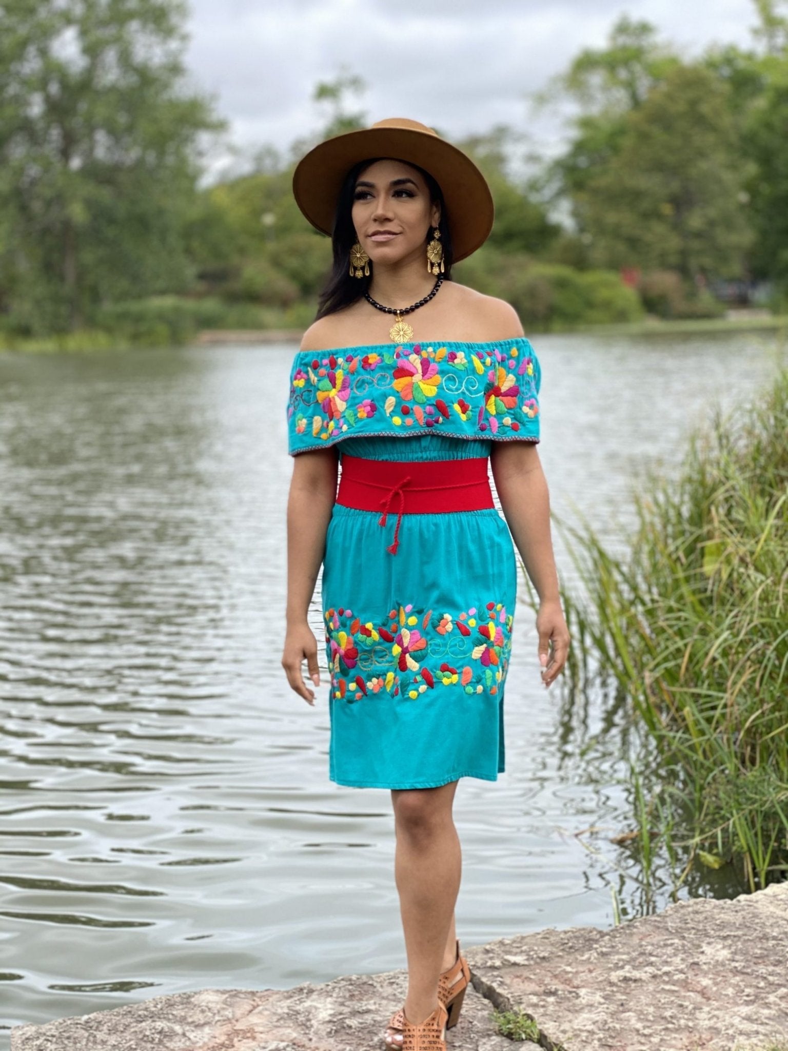 Mexican Peasant style dress. Off the shoulder dress with floral embroidery. Hand embroidered dress. Belt included - Solei Store