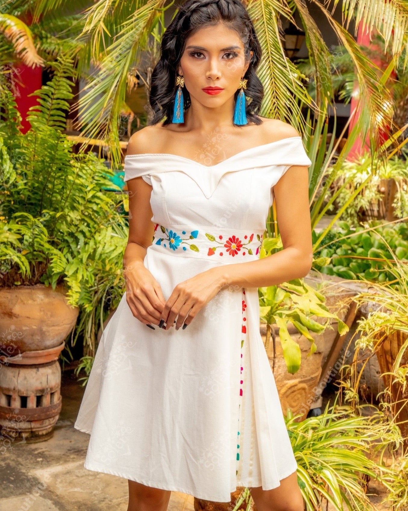 Aura Maria Floral Embroidered Mexican Dress- Vestido Mexicano Bordado floral Aura Maria Floral Embroidered Mexican Dress- Vestido Mexicano Bordado floral