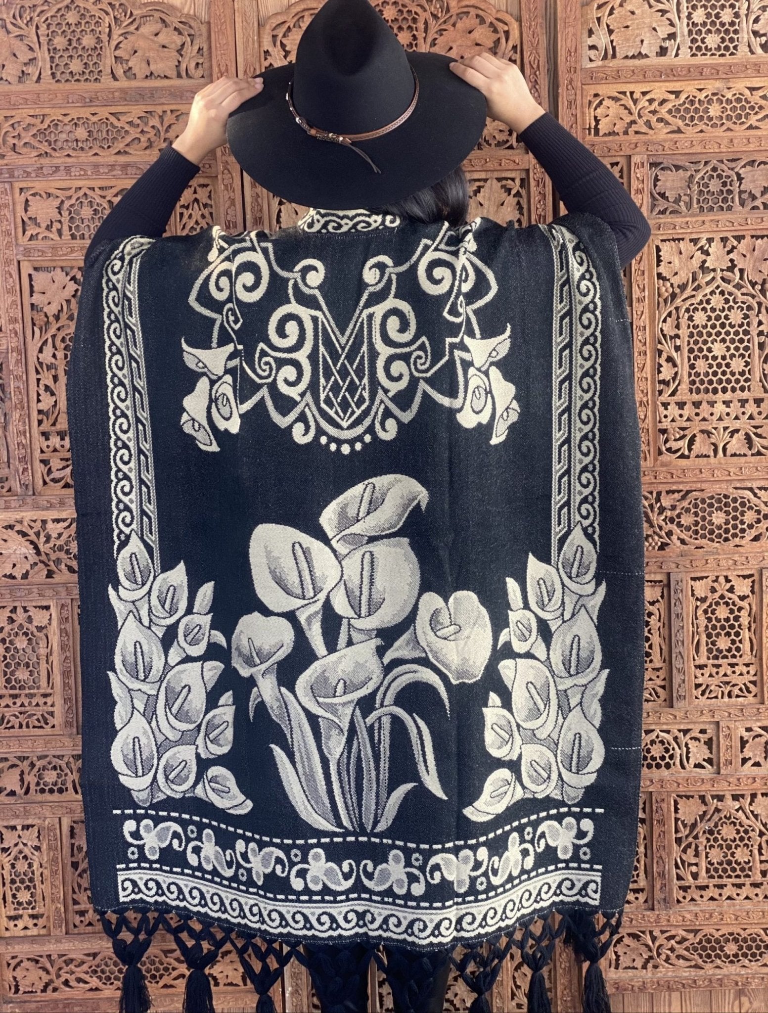 Mexican Traditional Calla Lily Poncho. Gaban Alcatraz. - Solei Store