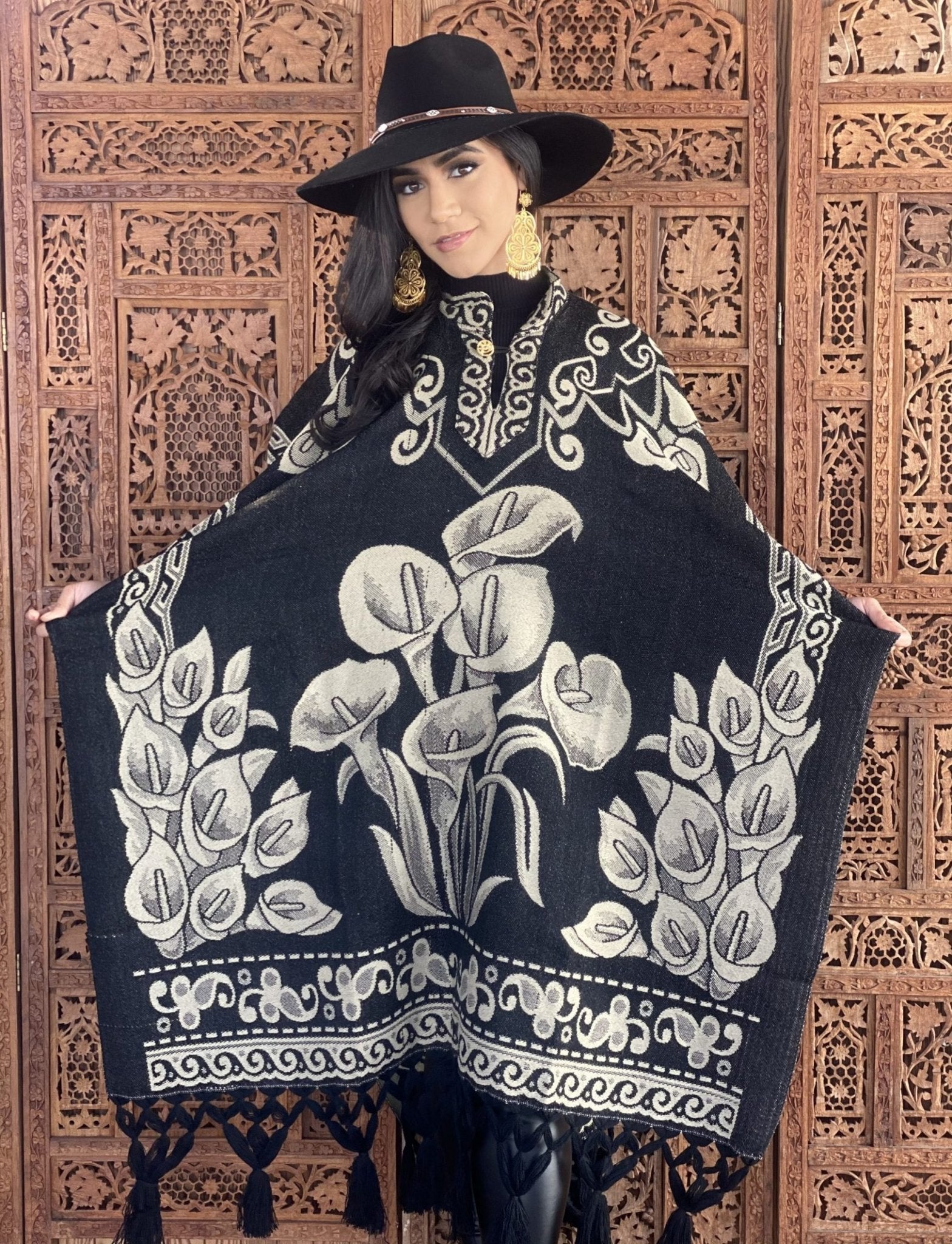 Mexican Traditional Calla Lily Poncho. Gaban Alcatraz. - Solei Store