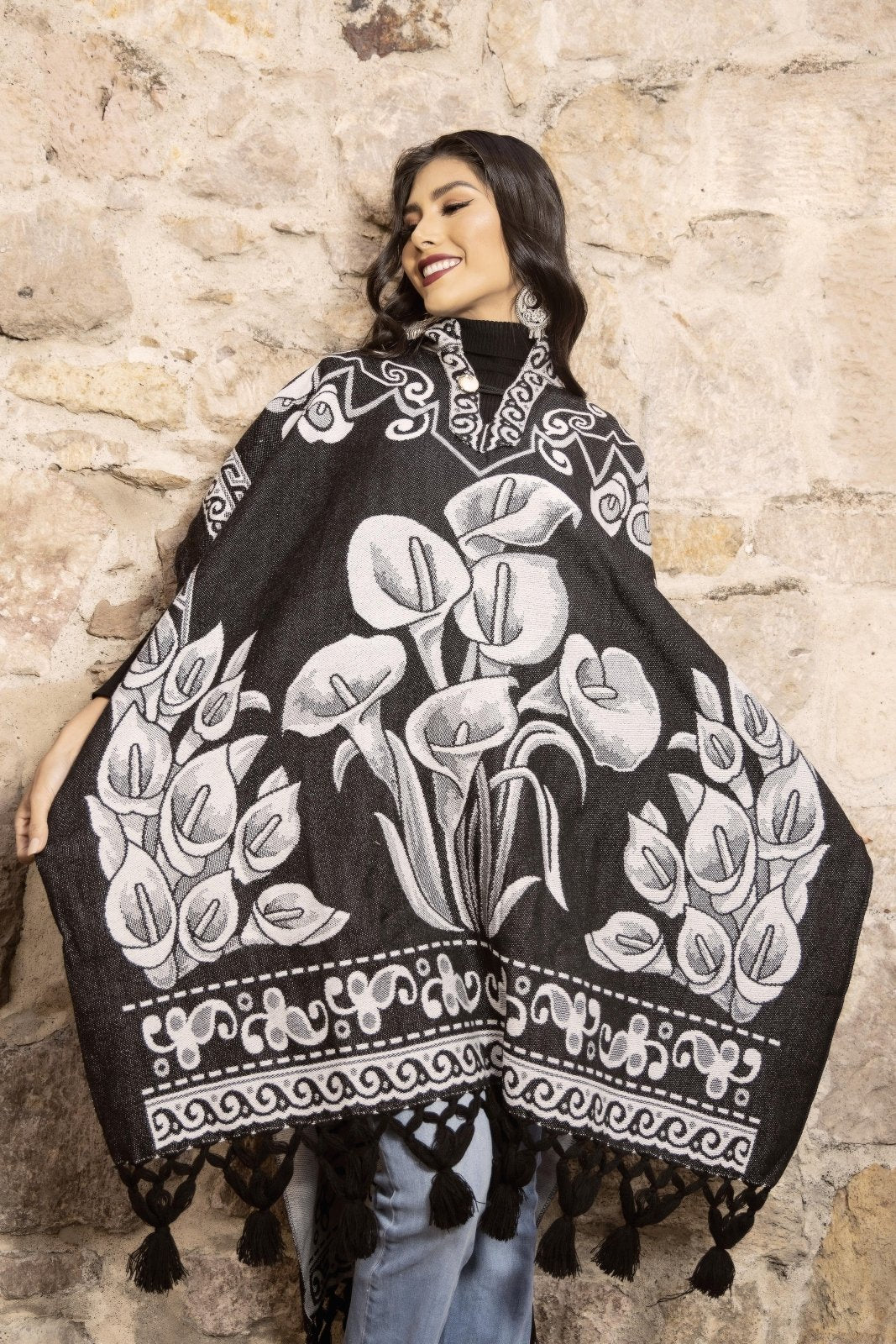Mexican Traditional Calla Lily Poncho. Gaban Alcatraz. - Solei Store