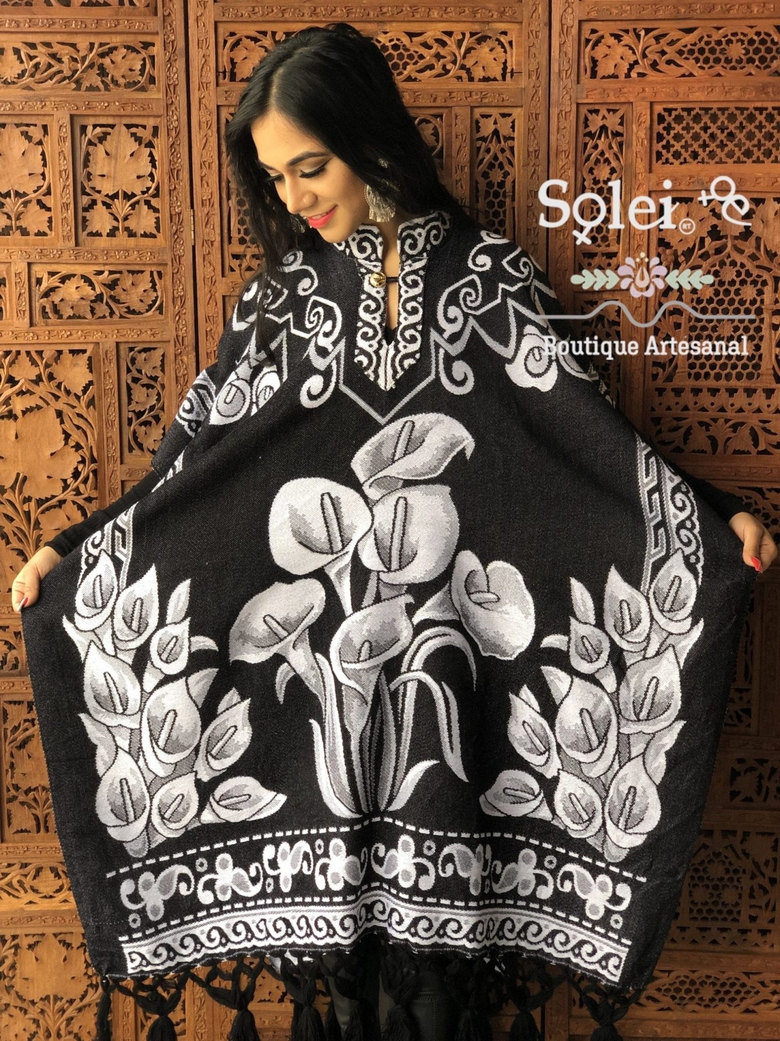 Mexican Traditional Calla Lily Poncho. Gaban Alcatraz. - Solei Store