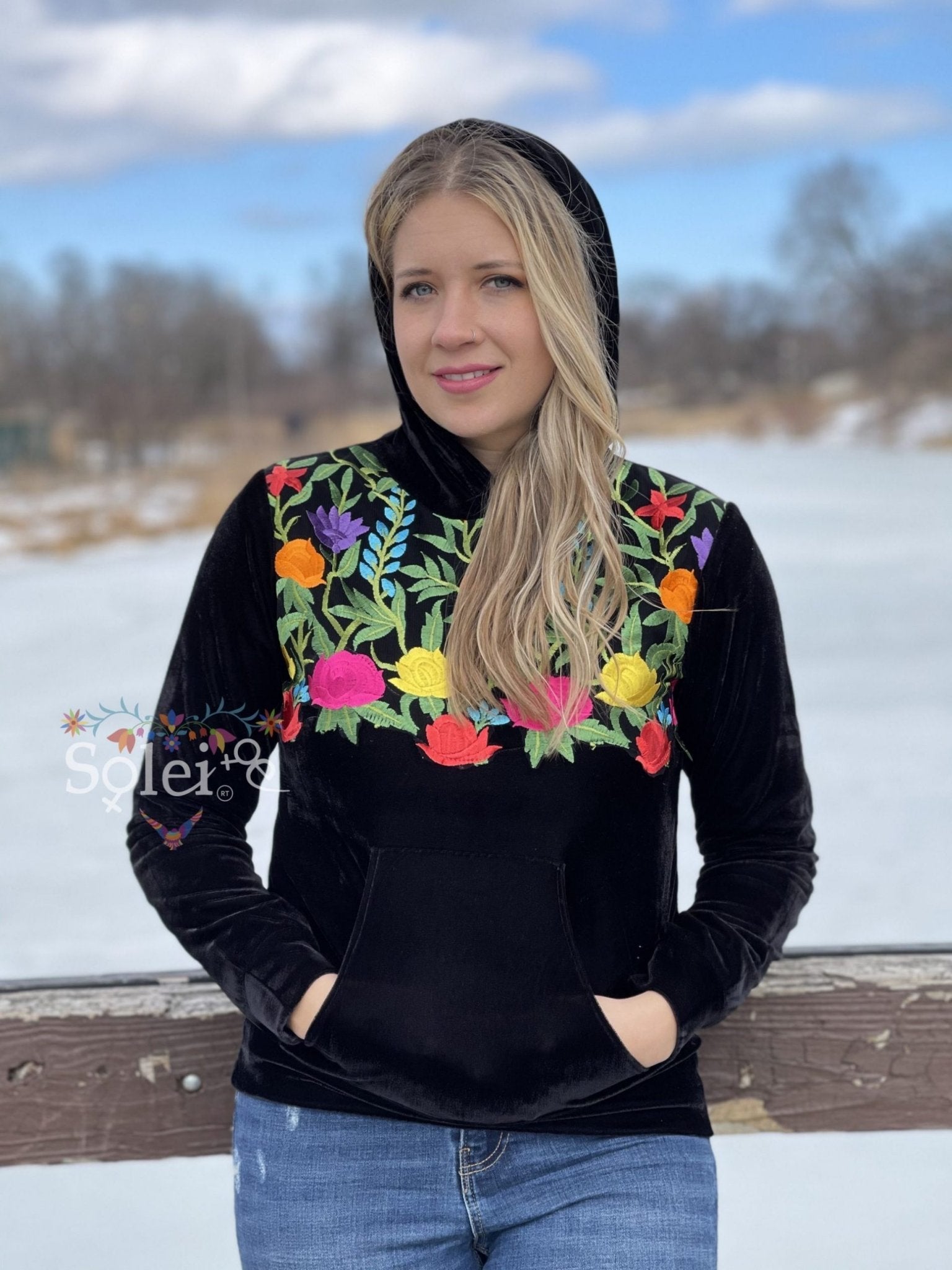 Terciopelo Sweatshirt. Mexican Artisanal Velvet Sweatshirt - Solei Store