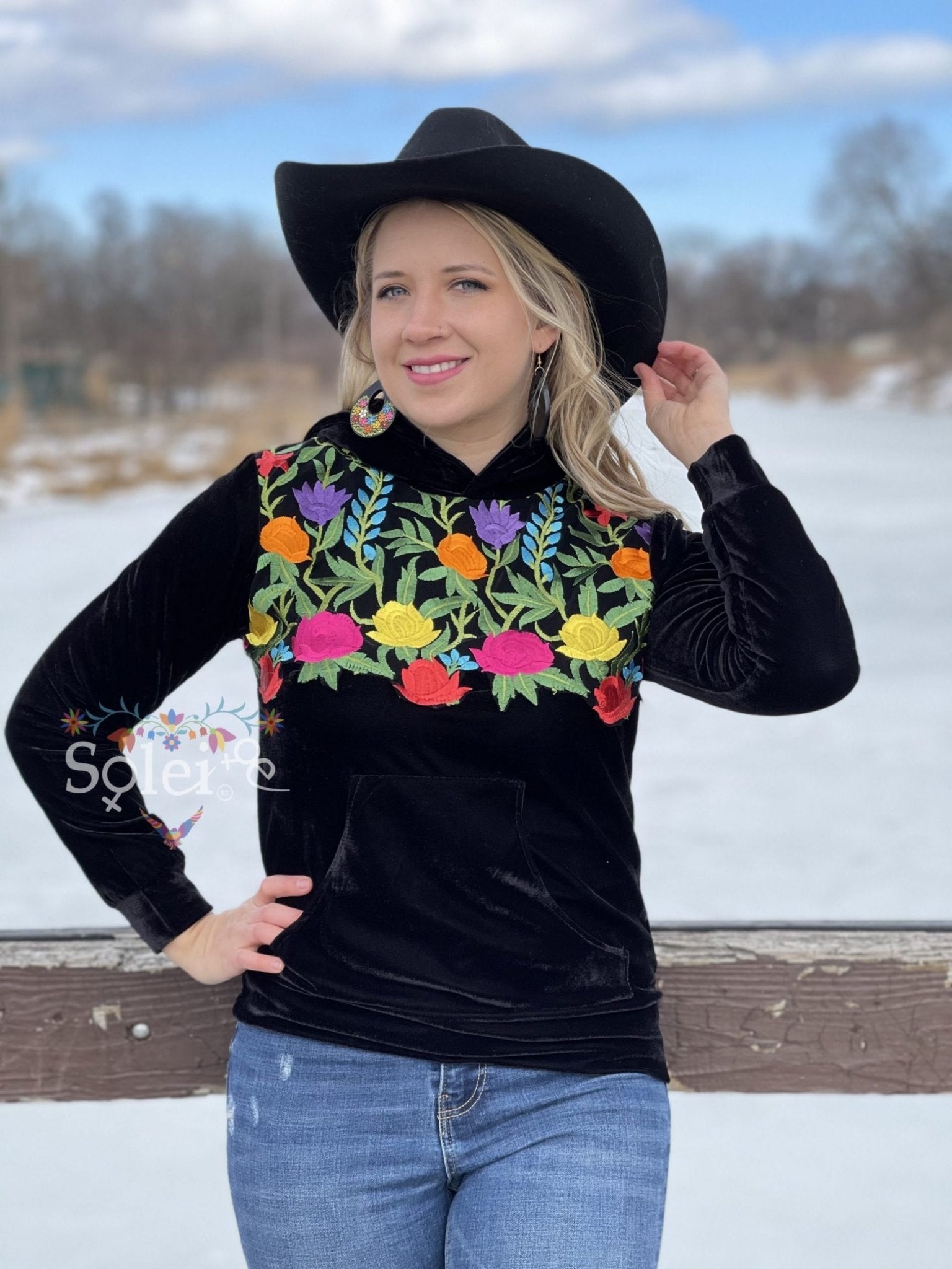 Terciopelo Sweatshirt. Mexican Artisanal Velvet Sweatshirt - Solei Store