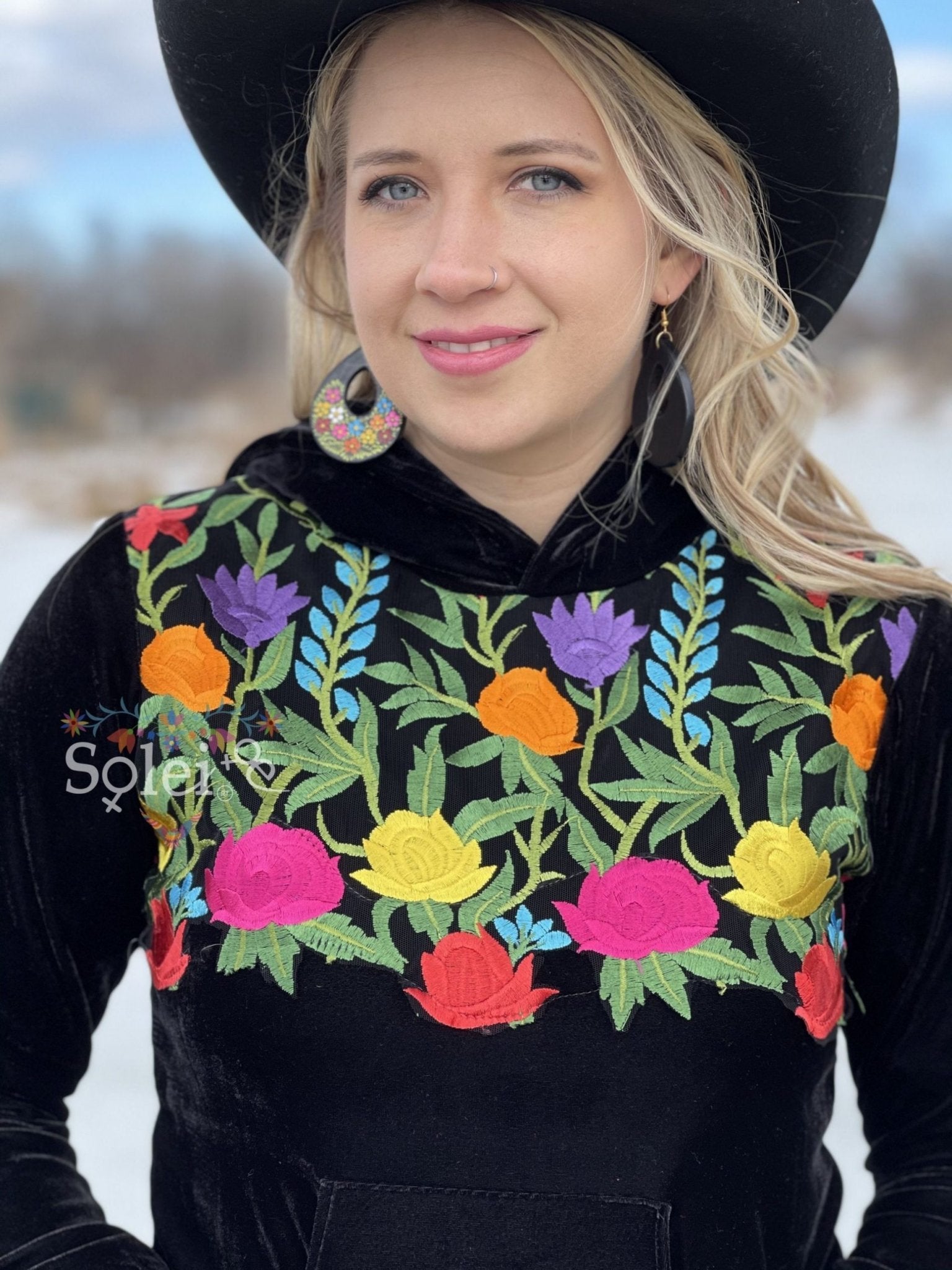 Terciopelo Sweatshirt. Mexican Artisanal Velvet Sweatshirt - Solei Store