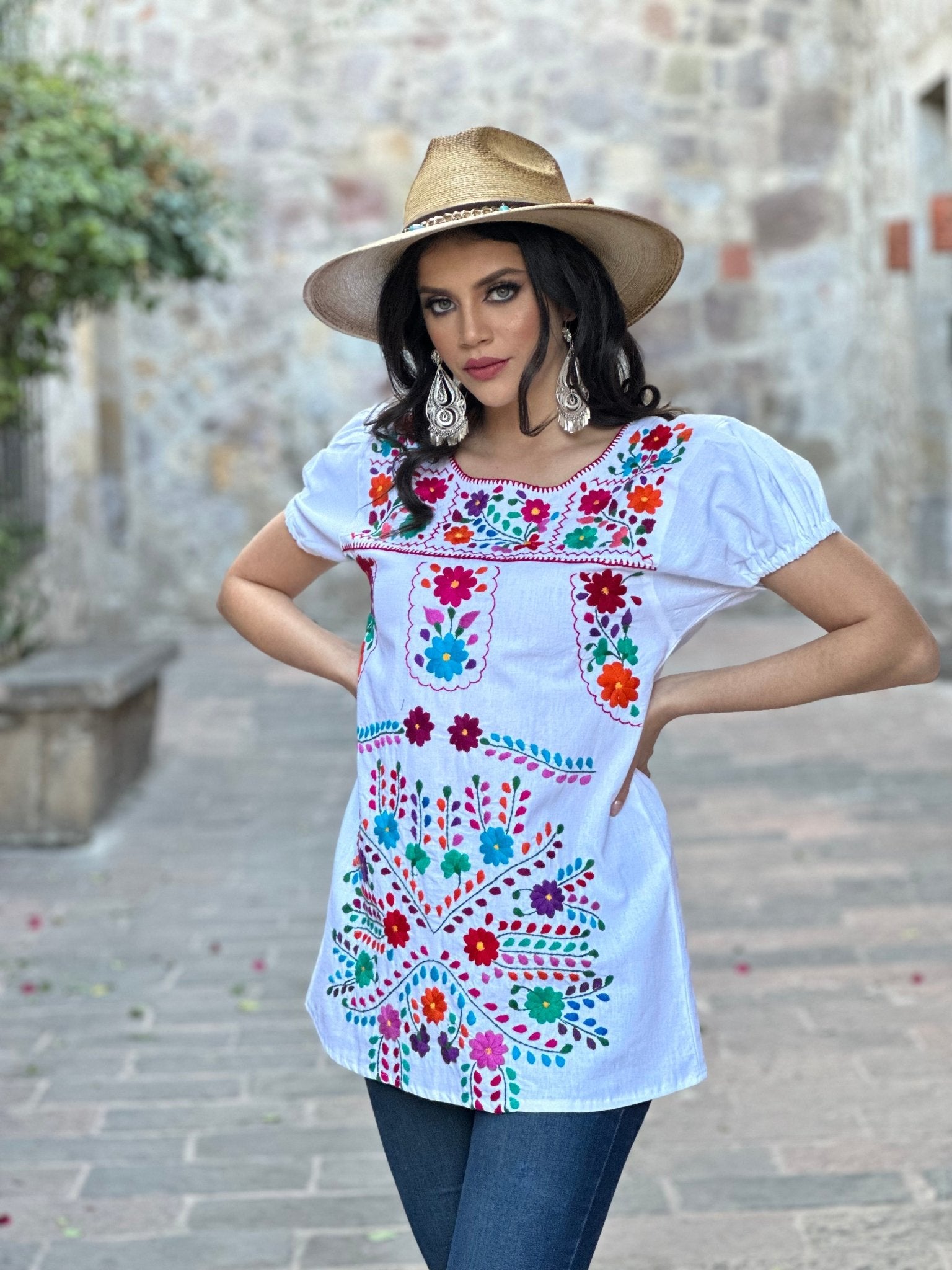 Traditional Mexican Floral Hand Embroidered Blouse. Bluson Cassandra. - Solei Store