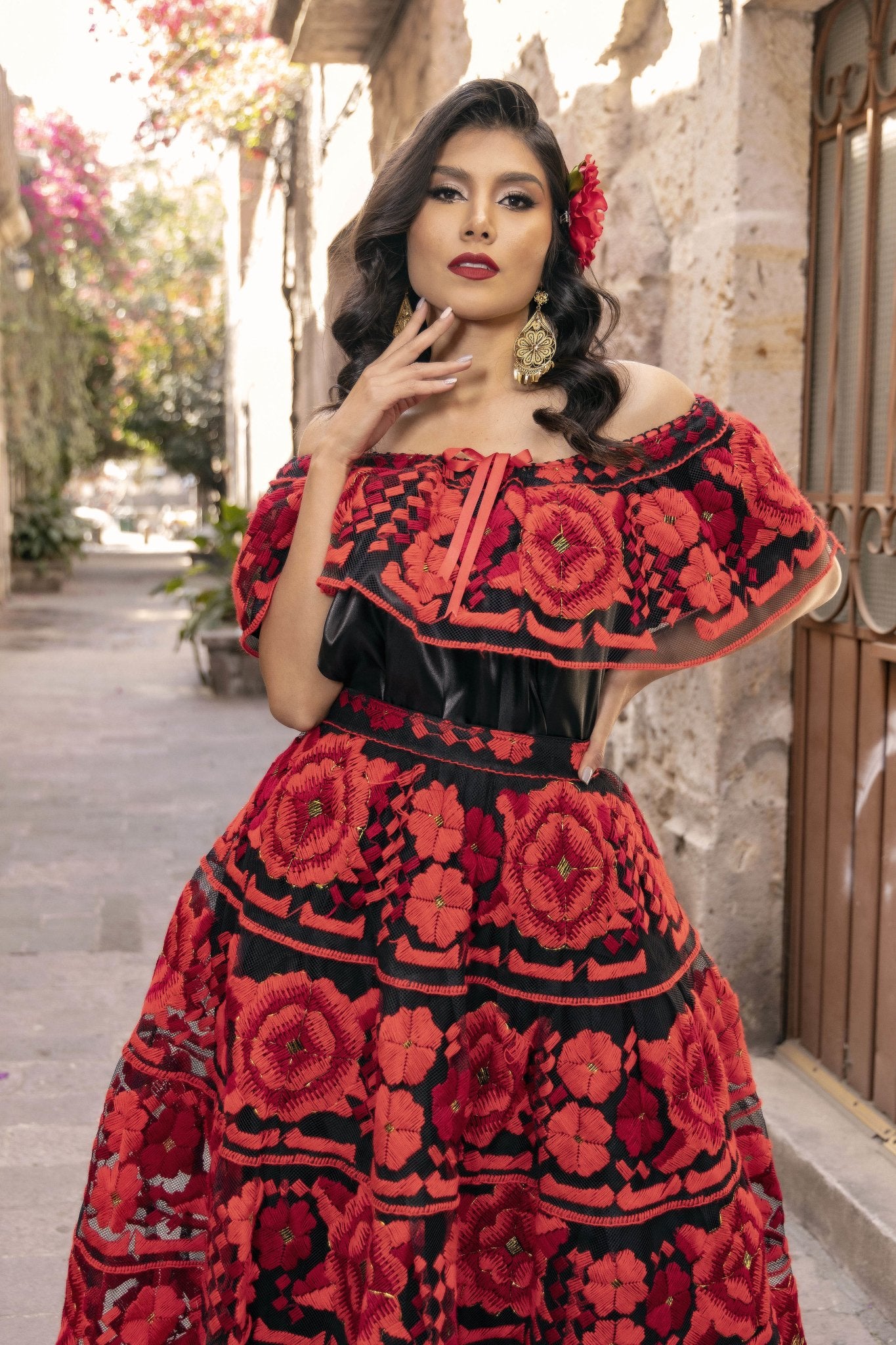 Traditional Mexican Folkloric Chiapaneco Ruedo Sencillo Dress in Black with Red Yarn Embroidery