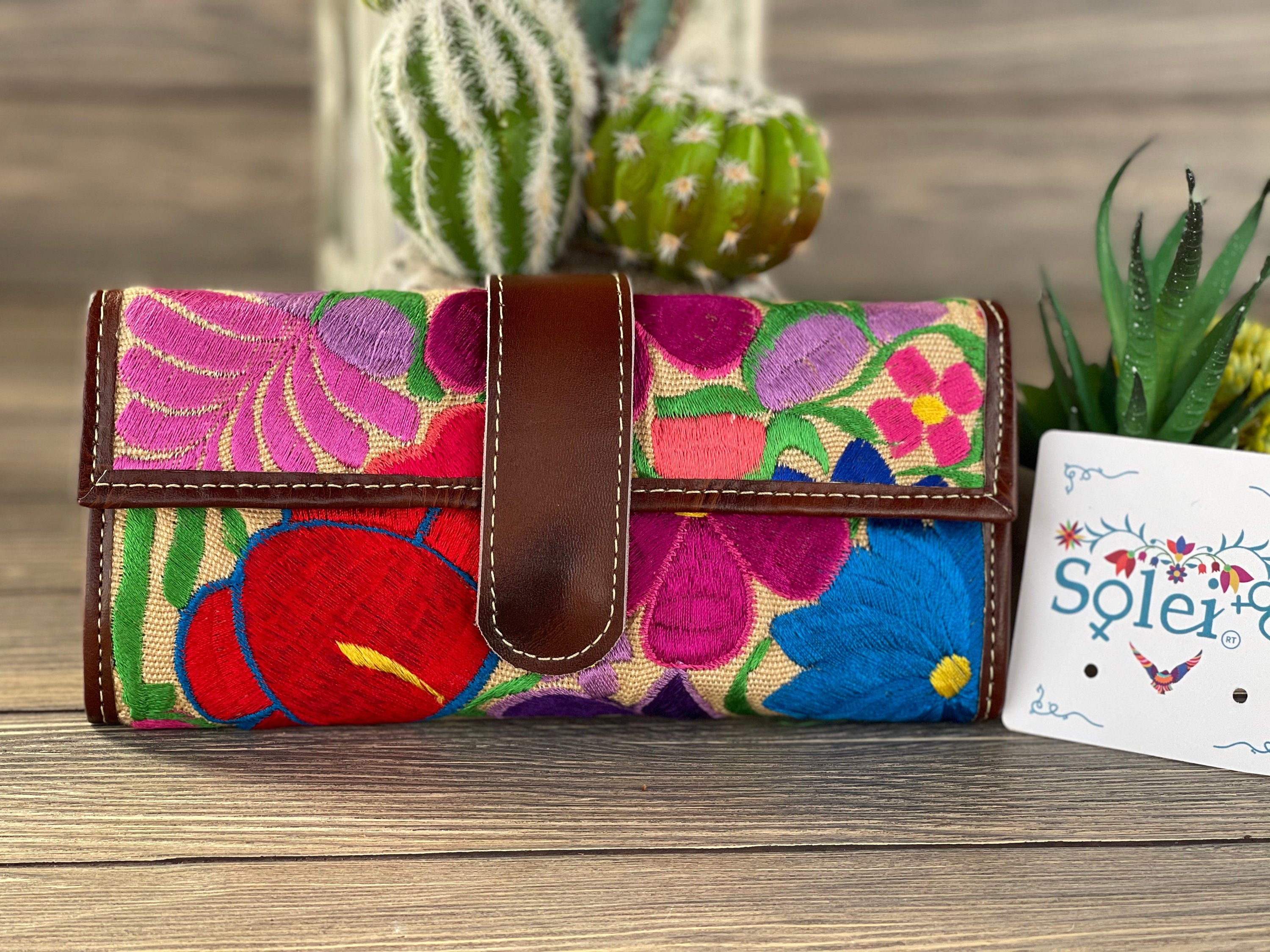 Cartera Bordada